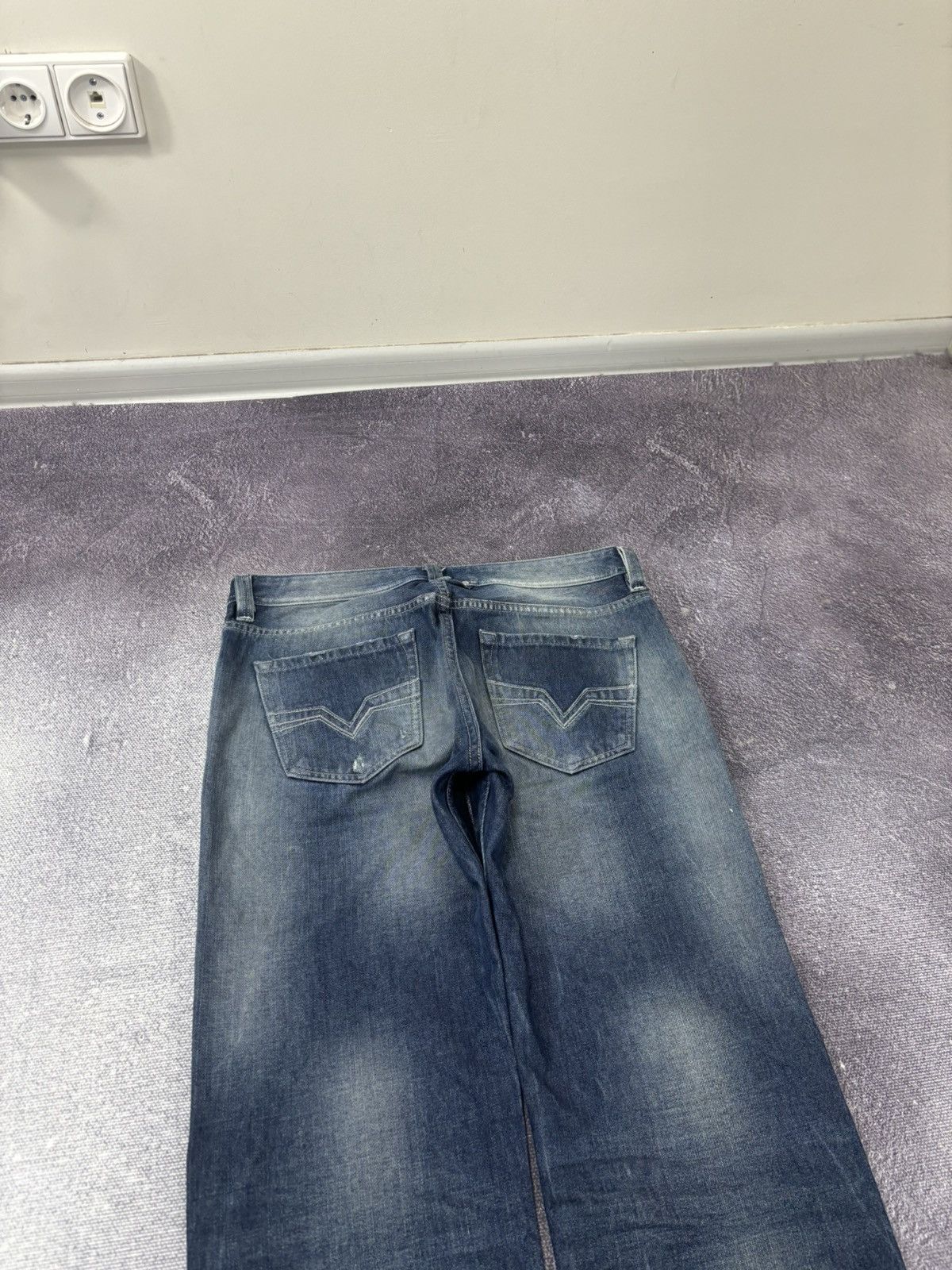 Diesel Diesel Larkee NWT Regular Straight Ripped Blue Denim Jeans Size US 33 - 16 Thumbnail