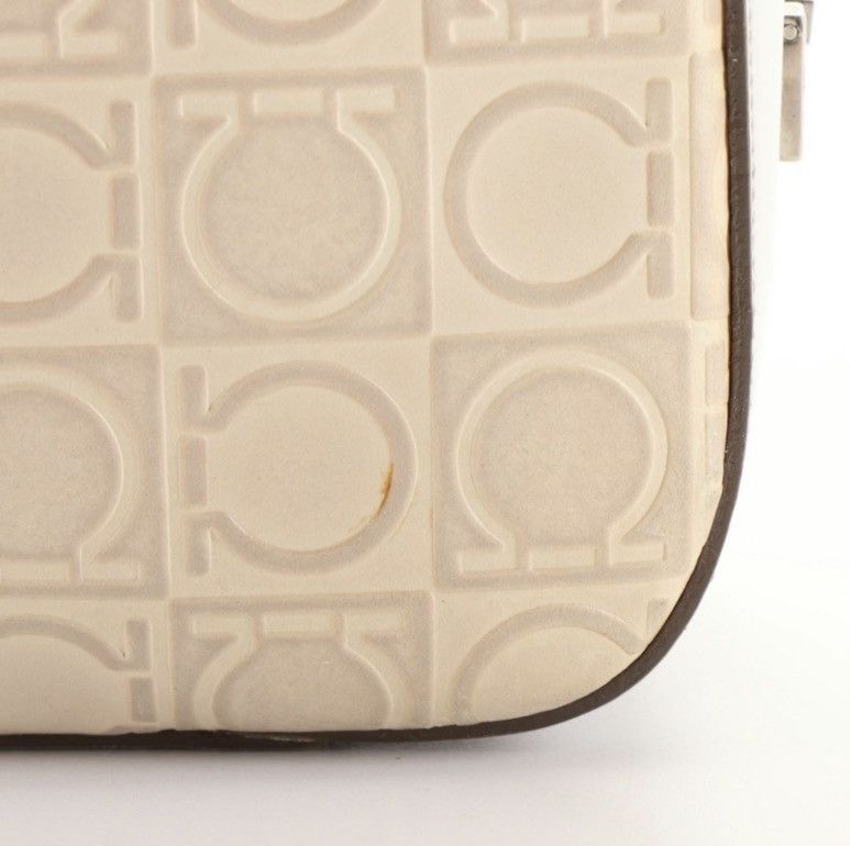 Salvatore Ferragamo Salvatore Ferragamo Gancini Embossed Leather Shoulder Bag Size ONE SIZE - 7 Thumbnail