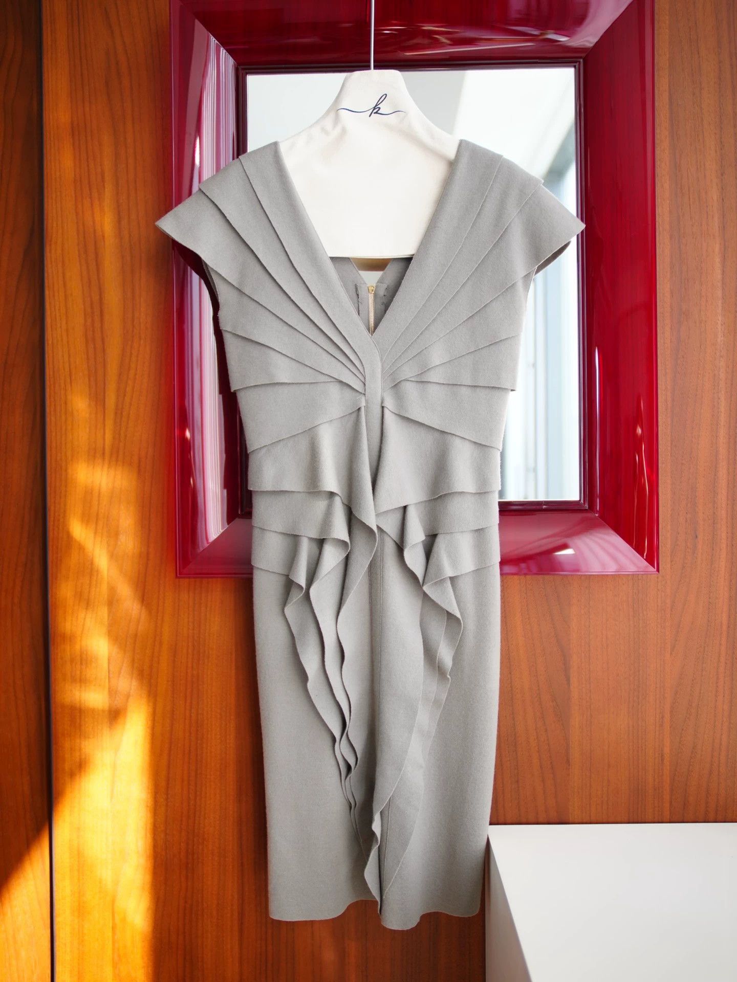 Fendi Fendi Gray Wool Ruffled Front/Back V-Neck Fitted Dress Size S / US 4 / IT 40 - 4 Thumbnail