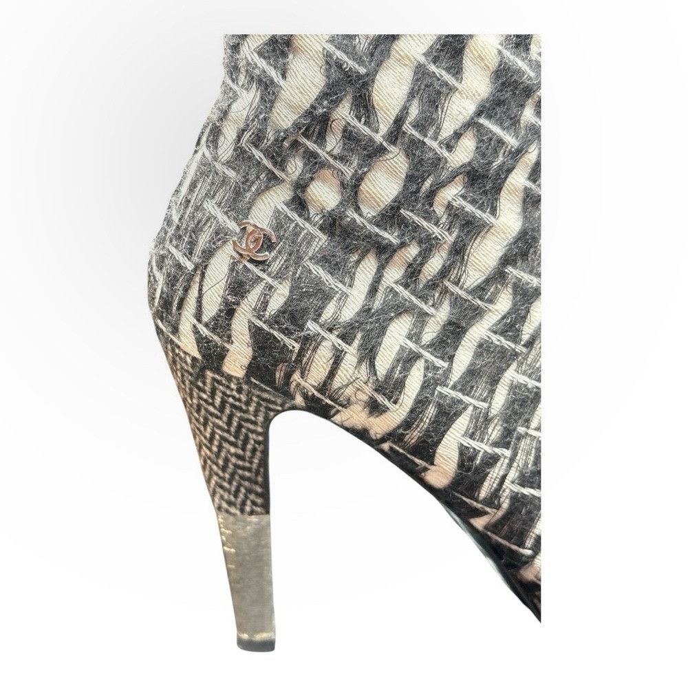 Chanel Chanel Tweed Zip Up Booties Black White CC Heels EU 39.5 US Size US 9.5 / IT 39.5 - 4 Thumbnail