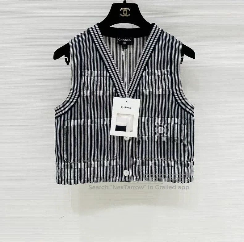 Chanel Chanel 25P new striped V-neck vest Size XXS / US 00 / IT 34 - 1 Thumbnail