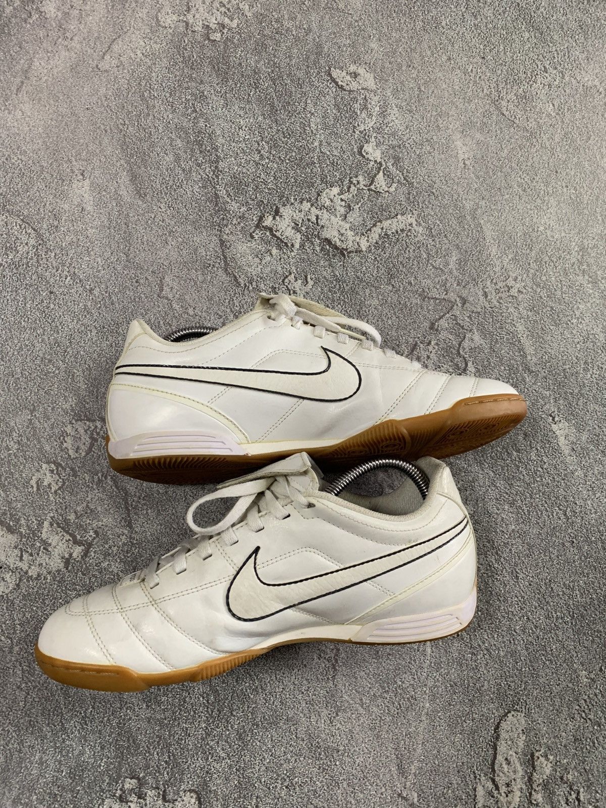 Nike 2009 Nike Tiempo Natural II Leather Futsal Shoes Size EU 43 Size US 9 / EU 42 - 6 Thumbnail