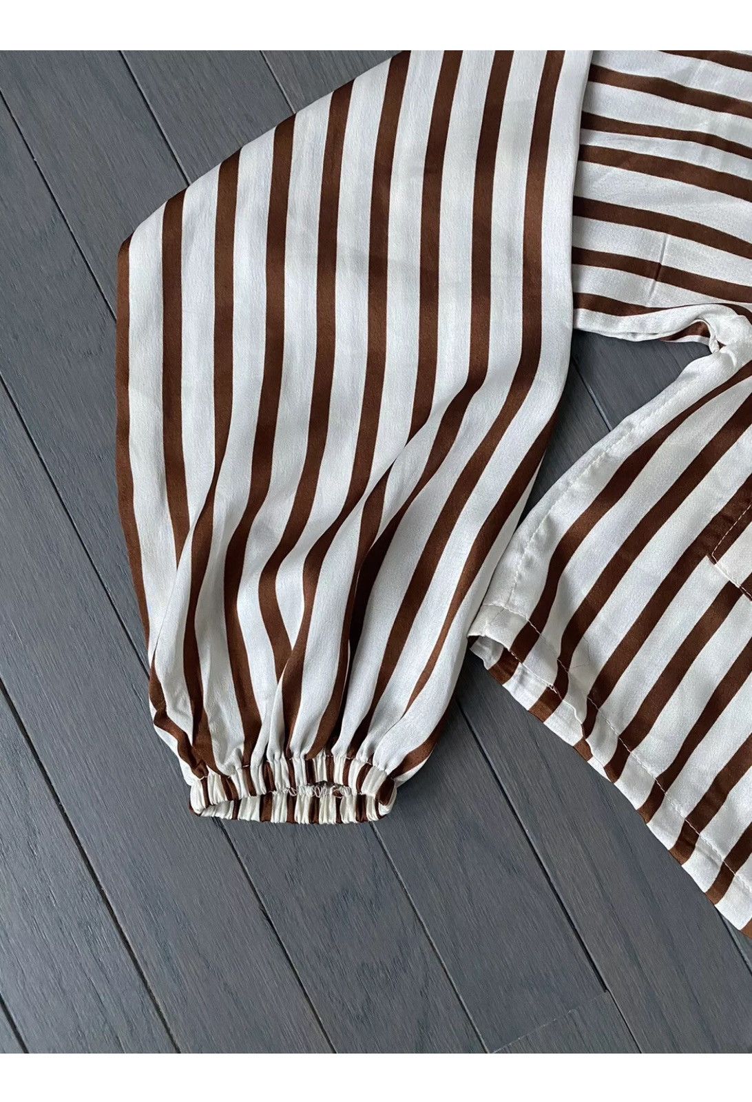 Nasty Gal NWT Nasty Gal Front Tie Striped Crop Silky Shirt Size Small Size S / US 4 / IT 40 - 4 Thumbnail
