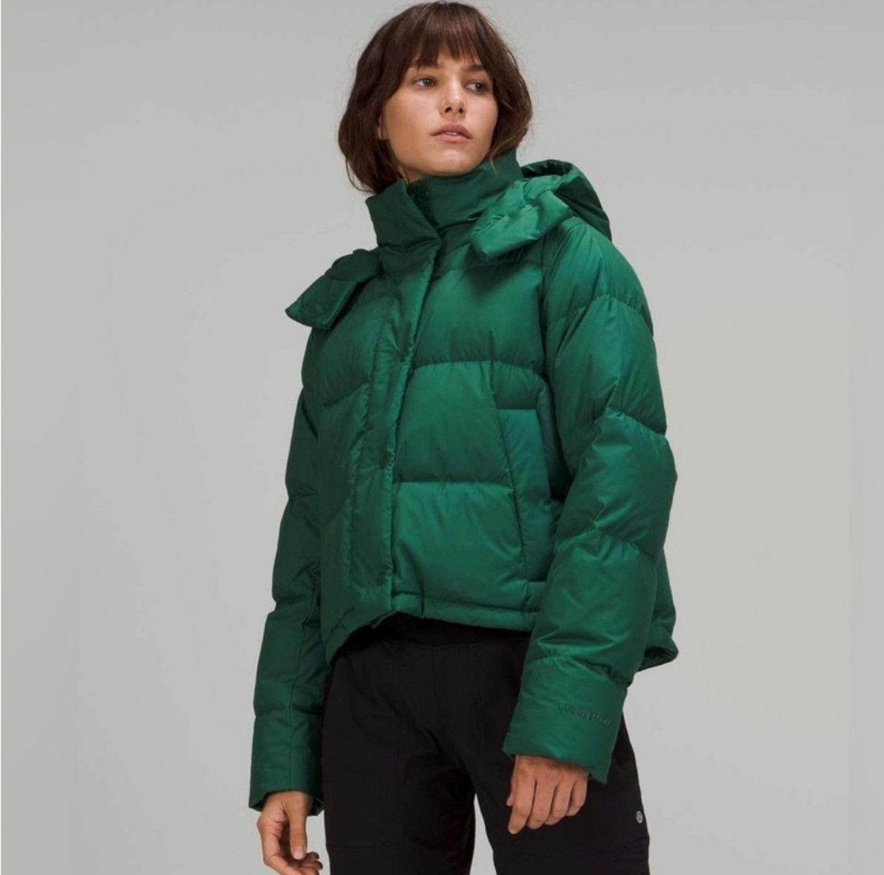 Lululemon Wunder Cropped Puffer Jacket in Dark Green