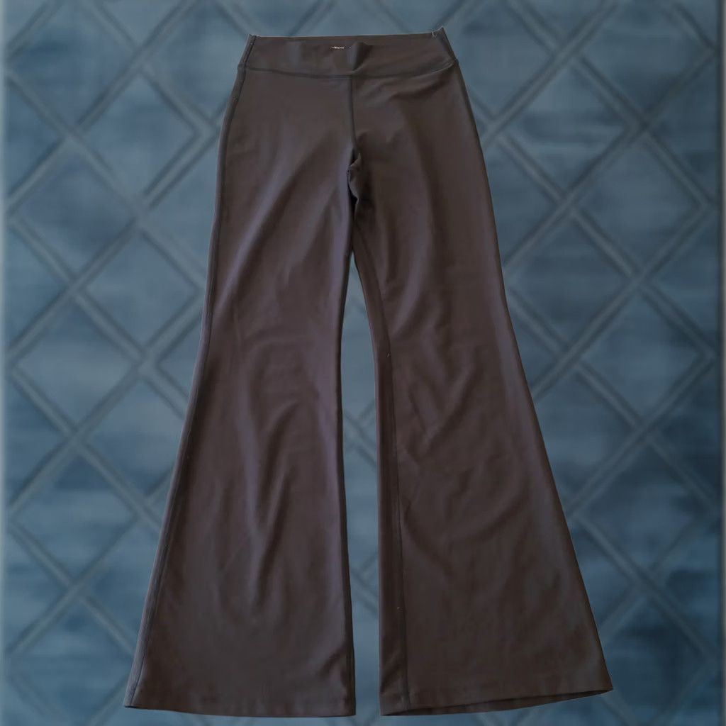 Old Navy Old Navy Active Powersoft Ankle Pants Womens Medium Gray Flare Pull On Stretch Size 32" / US 10 / IT 46 - 1 Thumbnail