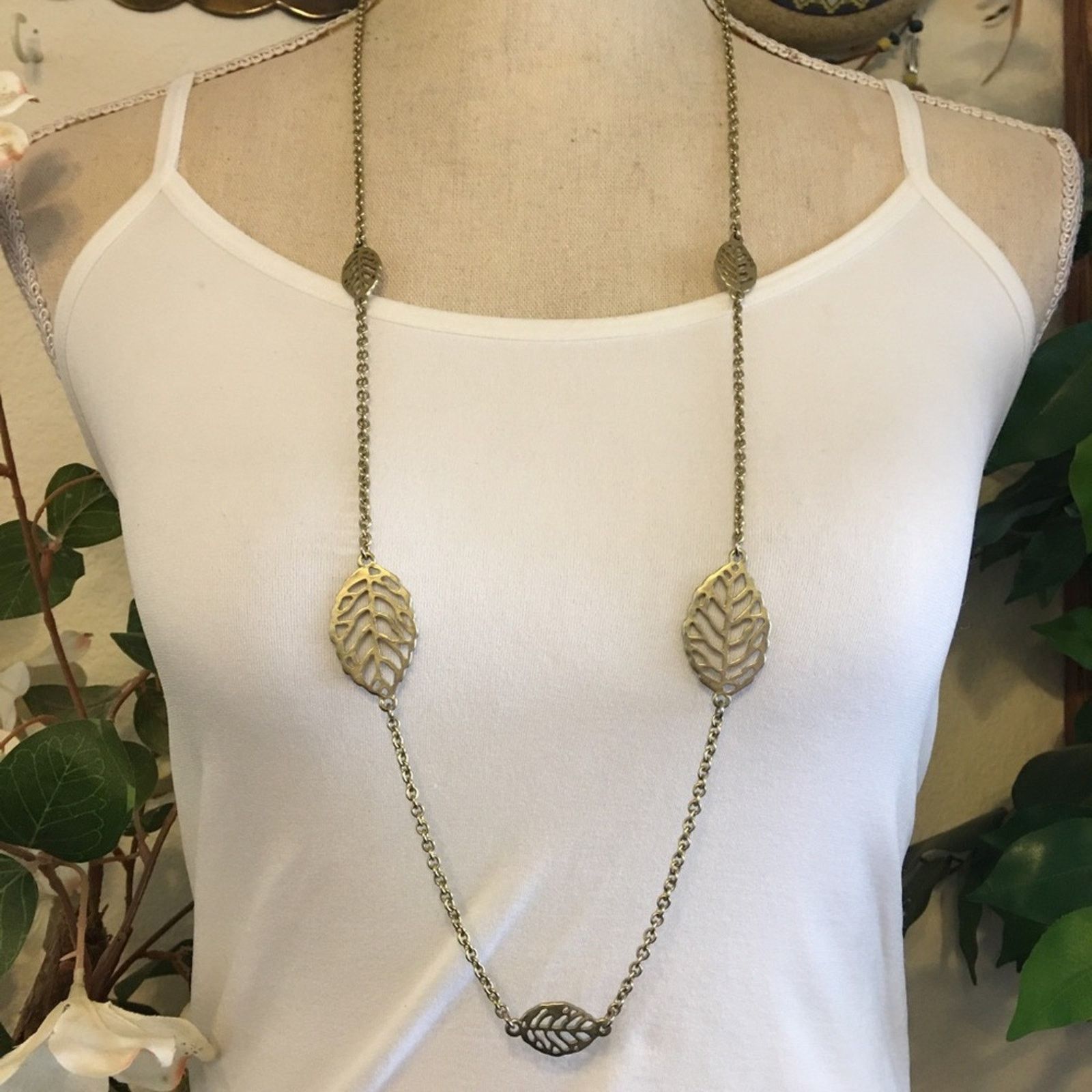 Jewelry Matte gold leaf design necklace and earring set Size ONE SIZE - 1 Thumbnail