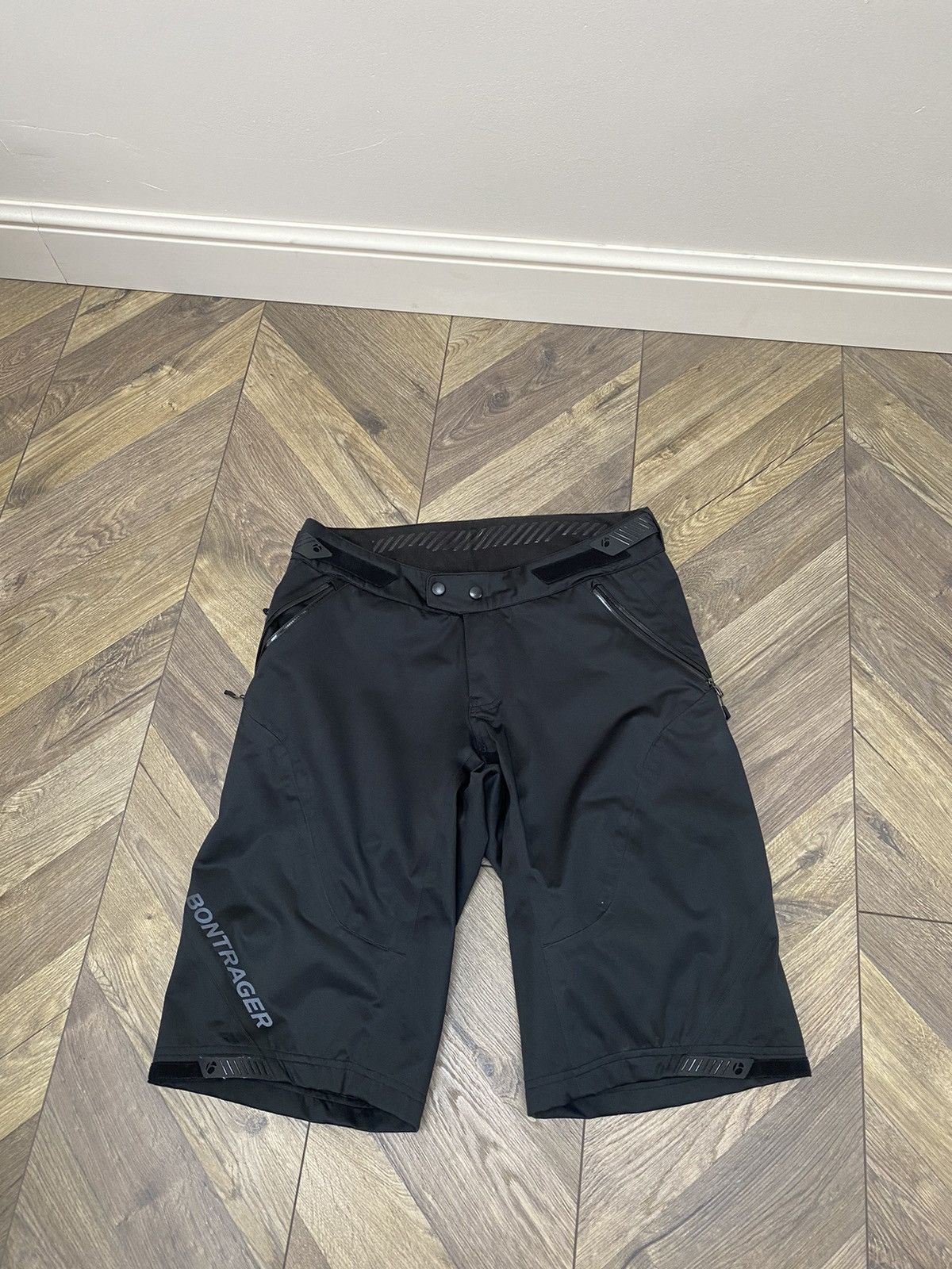 Vintage Vintage Bontrager Evoke Stormshell Shorts Cycling Pockets Size US 34 / EU 50 - 1 Thumbnail