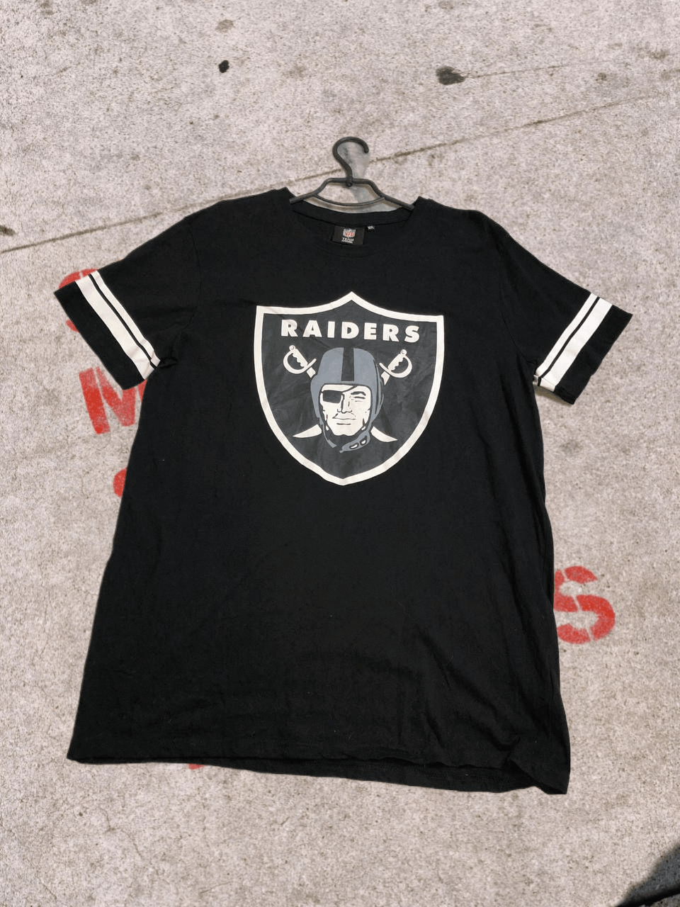 NFL Men's Black Las Vegas Raiders Tackle V-Neck T-Shirt Size US XXL / EU 58 / 5 - 1 Thumbnail
