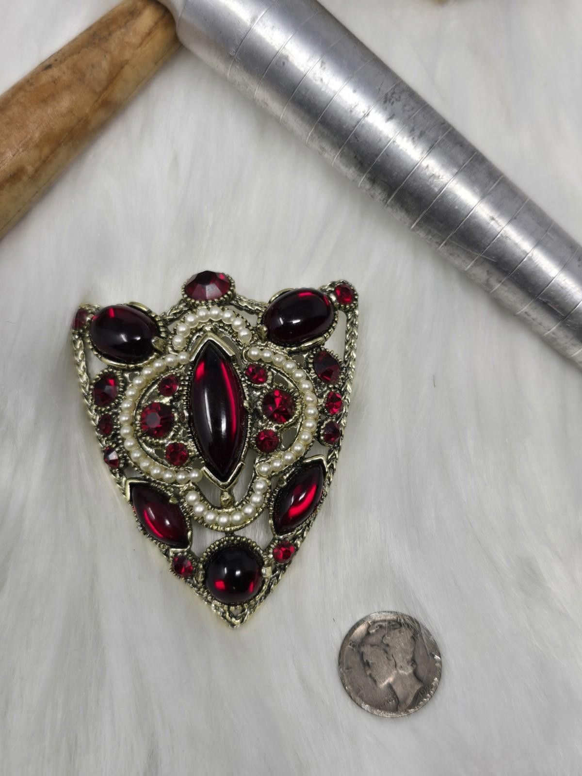 Other Vintage Selini Red Cabochon Faux Pearl Shield Brooch Pin Size ONE SIZE - 5 Thumbnail