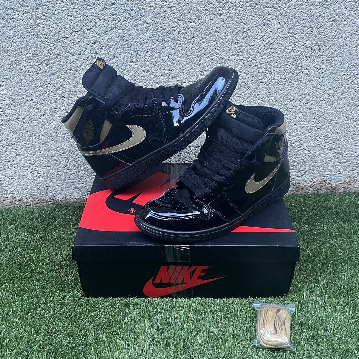 Jordan 1 Retro high (black metallic gold)