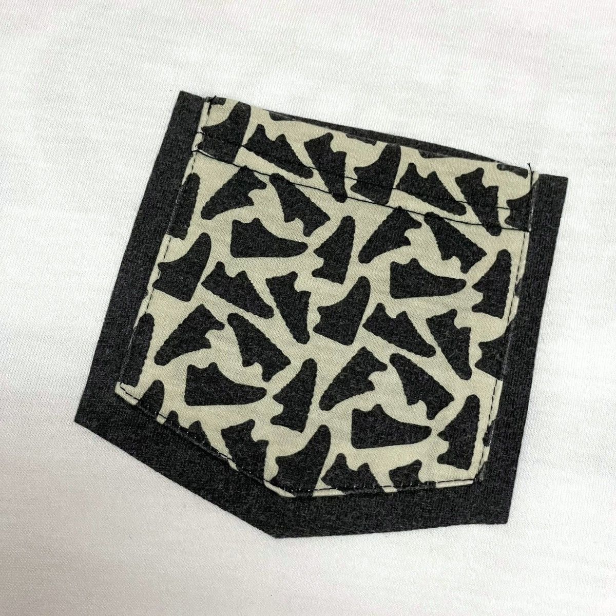 atmos Atmos X Marlboro Spell Out Big Logo Pocket V Collar Tee Size US M / EU 48-50 / 2 - 5 Thumbnail