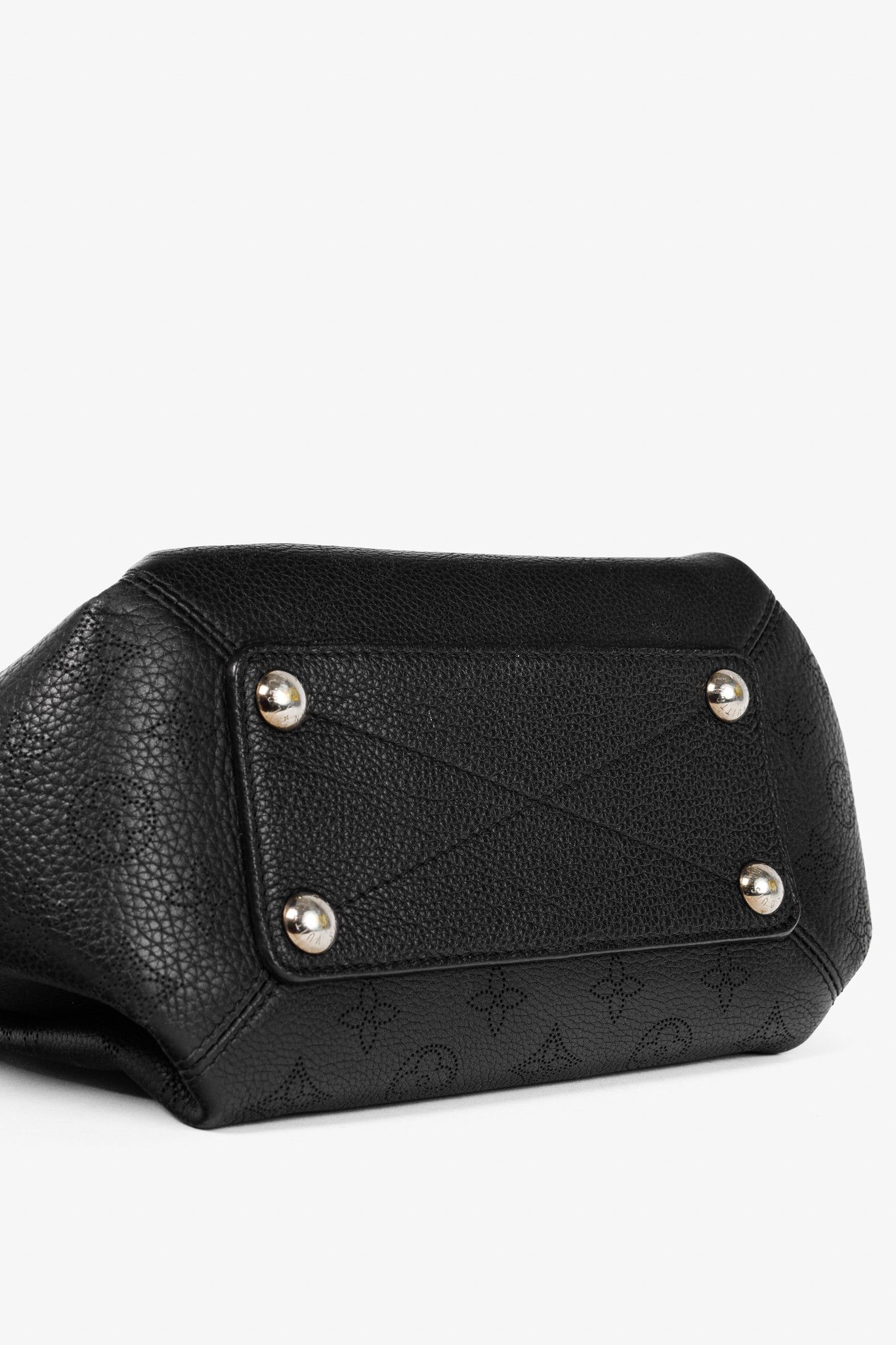 Louis Vuitton Louis Vuitton Babylone Chain BB Mahina Perforated Bag Size ONE SIZE - 5 Thumbnail