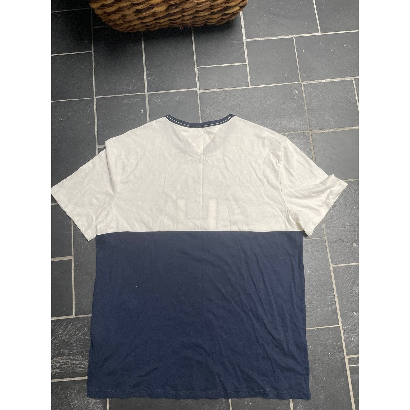 Tommy Hilfiger NEW Tommy Hilfiger Navy White Tshirt Size Large Mens Size US L / EU 52-54 / 3 - 4 Thumbnail