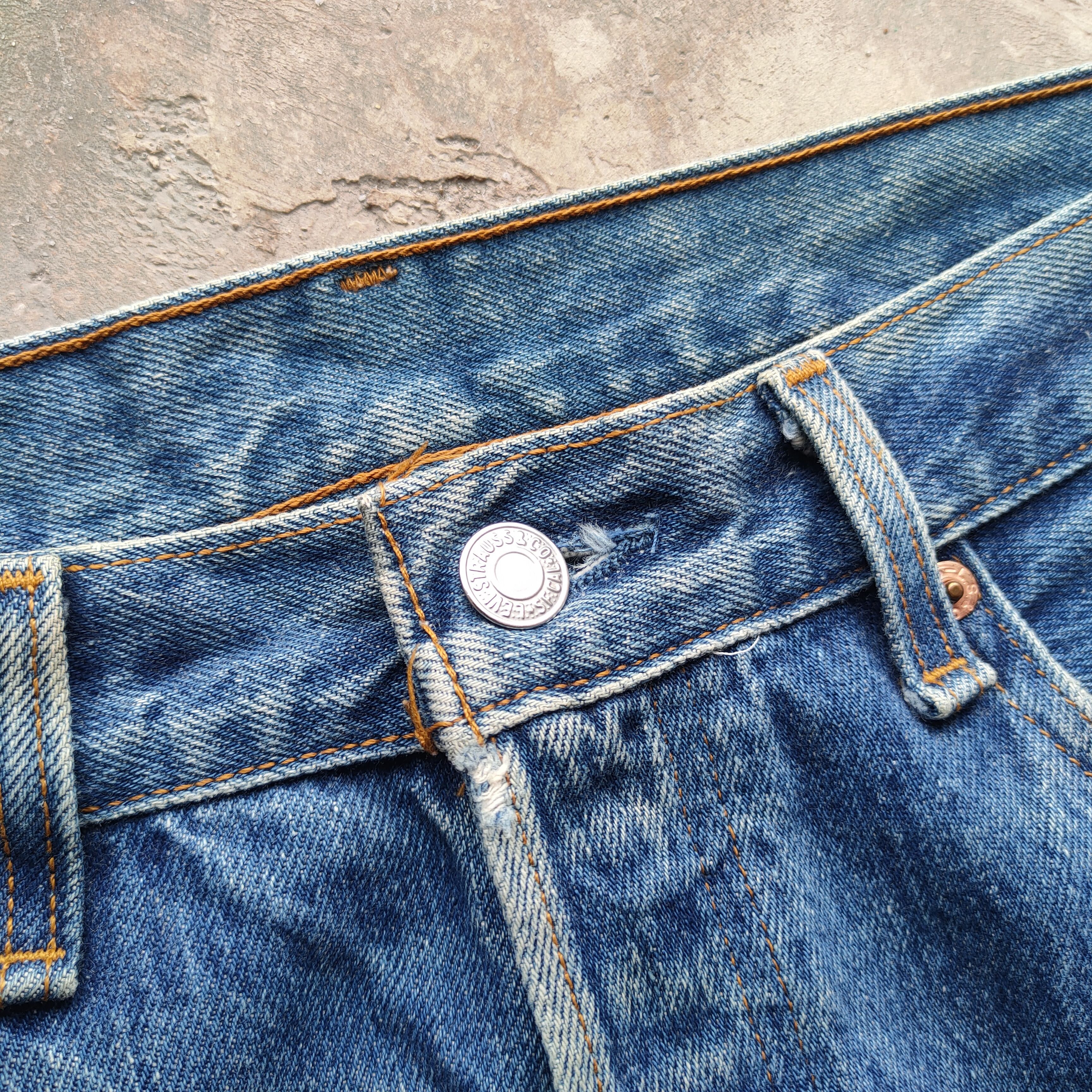 Levi's Vintage Clothing # VINTAGE LEVI'S 501 USA 95' FADED RIPPED JEAN PANTS Size US 32 / EU 48 - 7 Thumbnail
