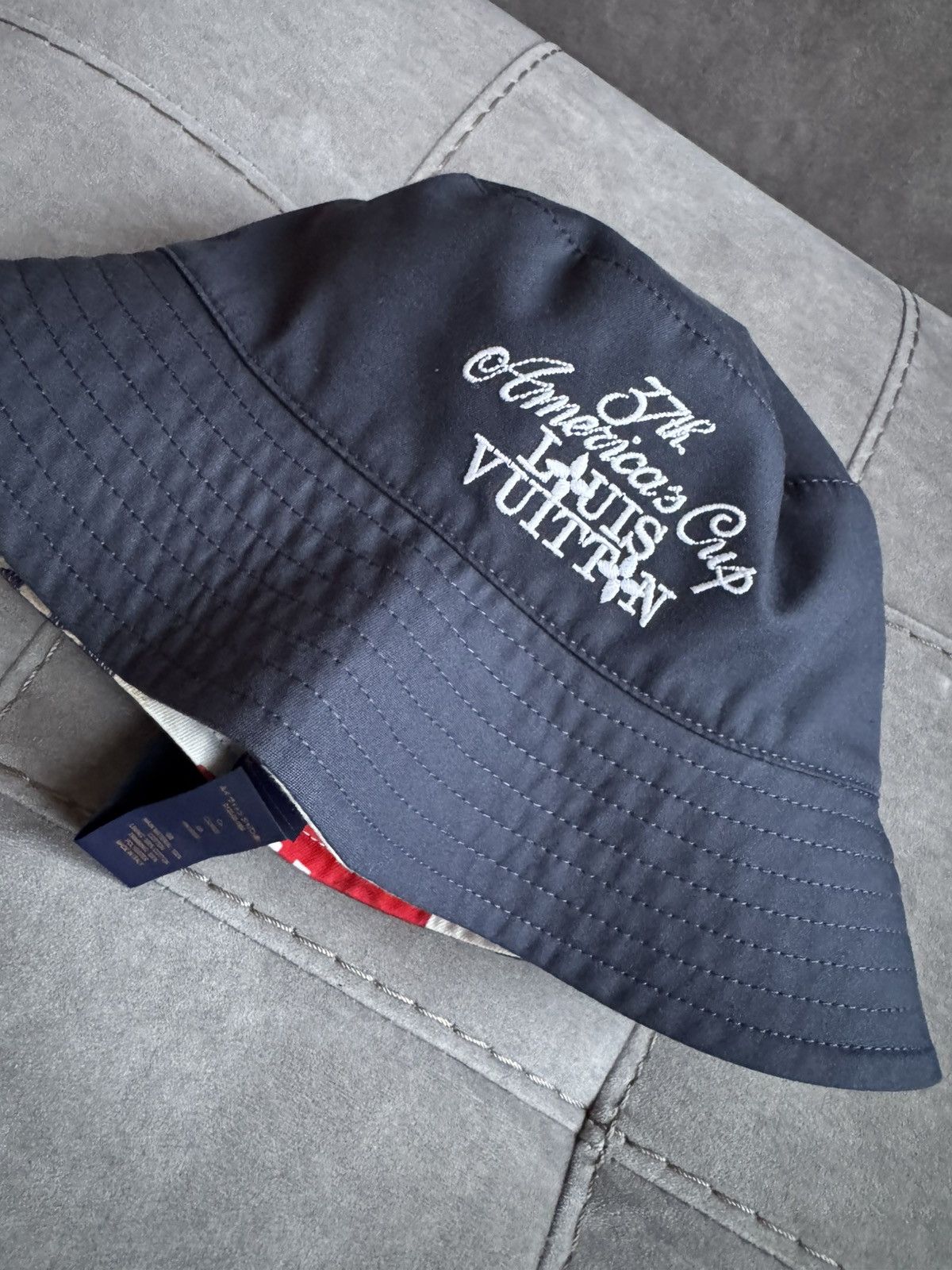 Louis Vuitton LOUIS VUITTON reversible bucket hat study description photos Size ONE SIZE - 2 Thumbnail