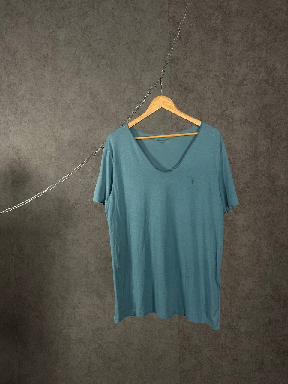 Allsaints Allsaints designer v neck logo tee Size US XL / EU 56 / 4 - 1 Thumbnail