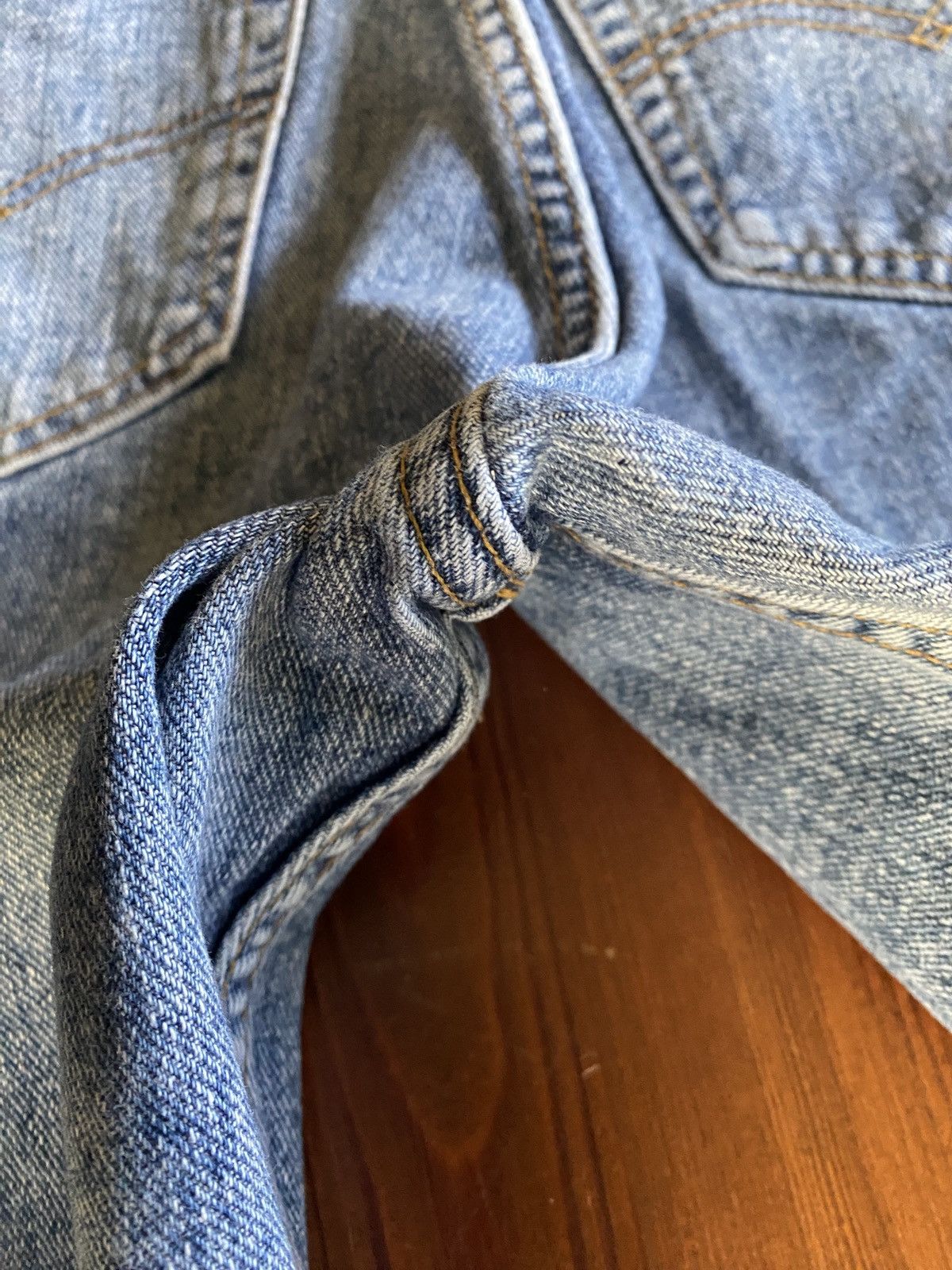 Levi's Vintage 1993 Levi’s 550 Relaxed Fit Blue Denim Jean 35x30 Size US 35 - 9 Thumbnail