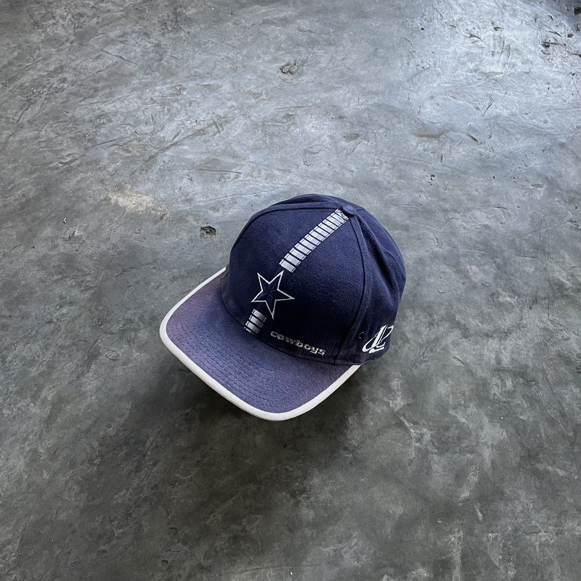 Pro Line Dallas Cowboys Vintage Pro Line Adjustable Buckle Back Hat Size ONE SIZE - 2 Thumbnail