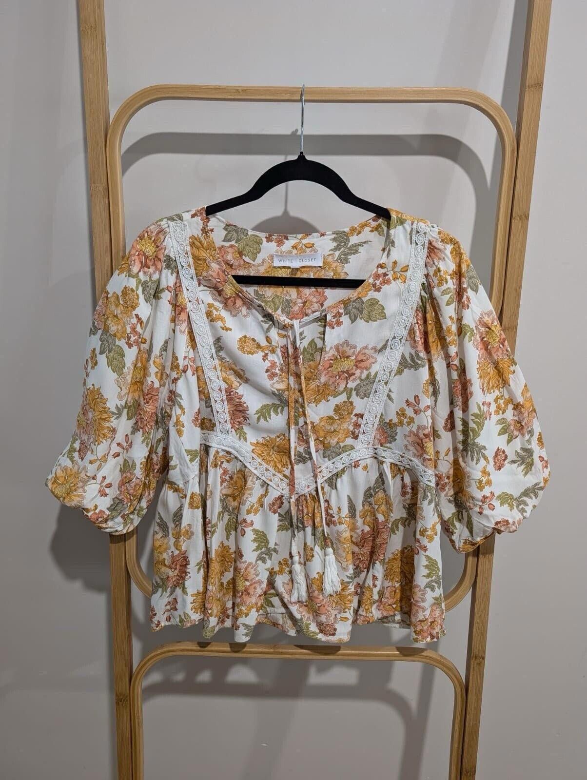 Designer Chic Floral Print Blouse with Lace Details Size S / US 4 / IT 40 - 1 Preview