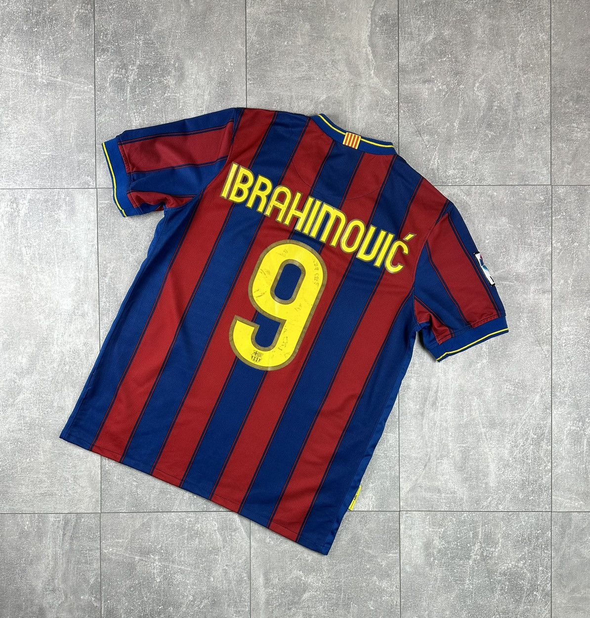 Nike Nike Barcelona FC #9 Ibrahimovic 2009/10 Home Soccer Jersey Size US M / EU 48-50 / 2 - 2 Thumbnail