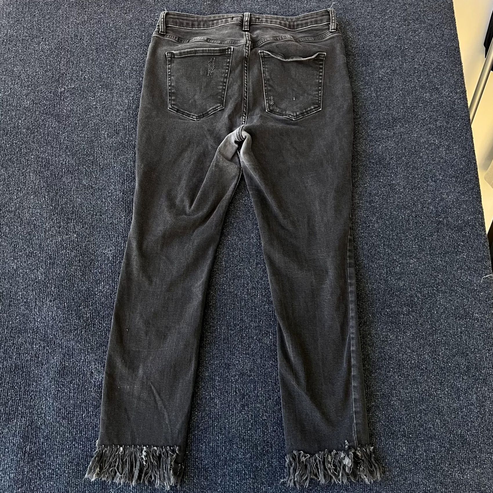 Free People VINTAGE Free People Jeans Womens Skinny 30 Black Distressed Raw Frayed Fringe OB5165135 Size 30" / US 8 / IT 44 - 3 Thumbnail