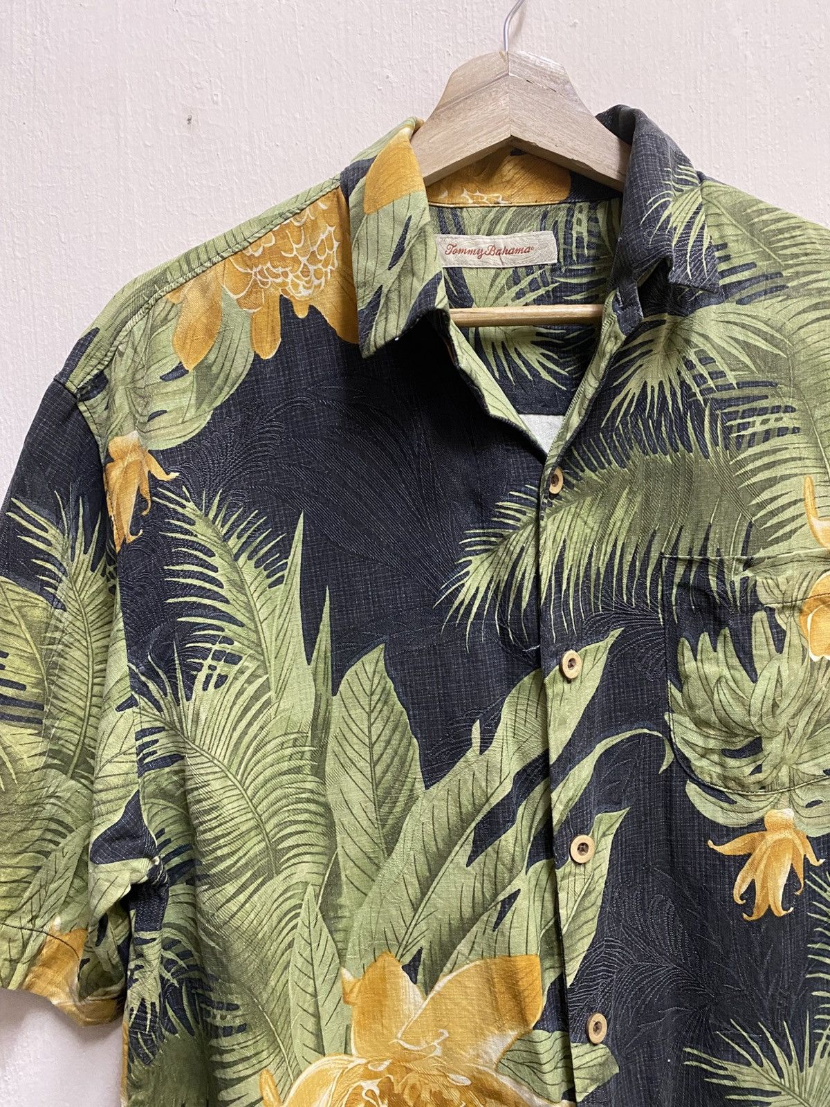 SikSilk Vintage Tommy Bahama Floral Shirt Wooden Button Size US L / EU 52-54 / 3 - 3 Thumbnail