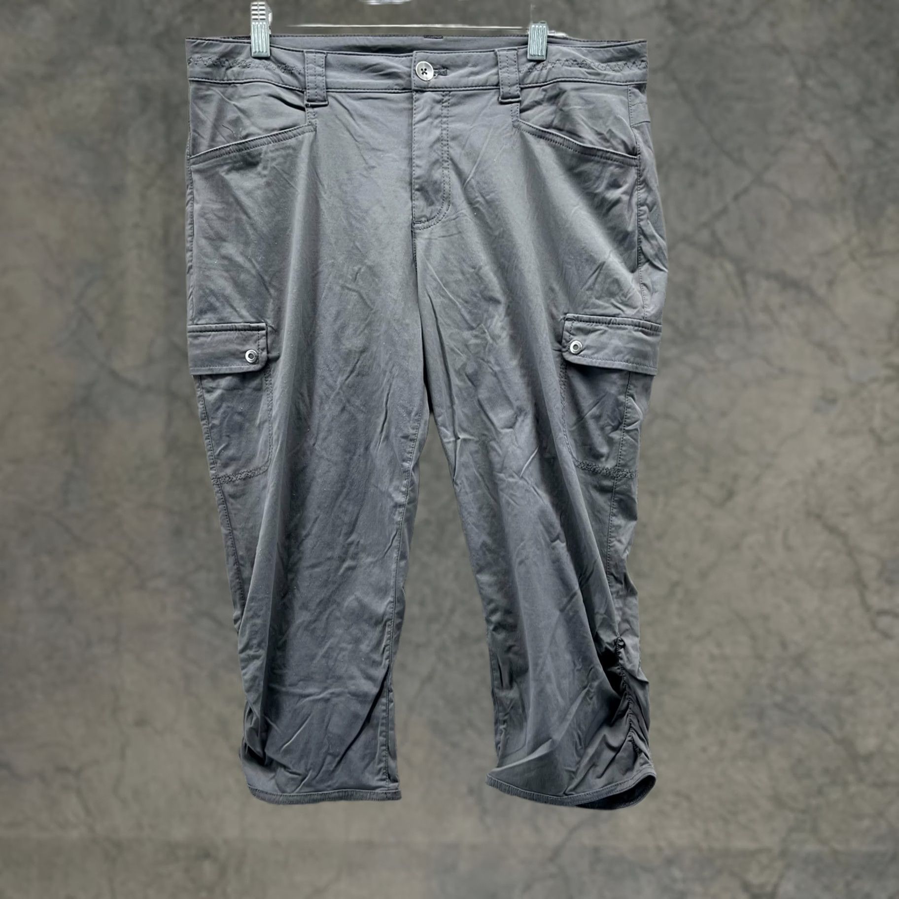 Eddie Bauer VINTAGE Eddie Bauer Pants Women 12 Gray Chino Flat Front Capri Hiking Cargo Stretch Capris Crew Mens? Size 34" / US 12 / IT 48 - 1 Thumbnail
