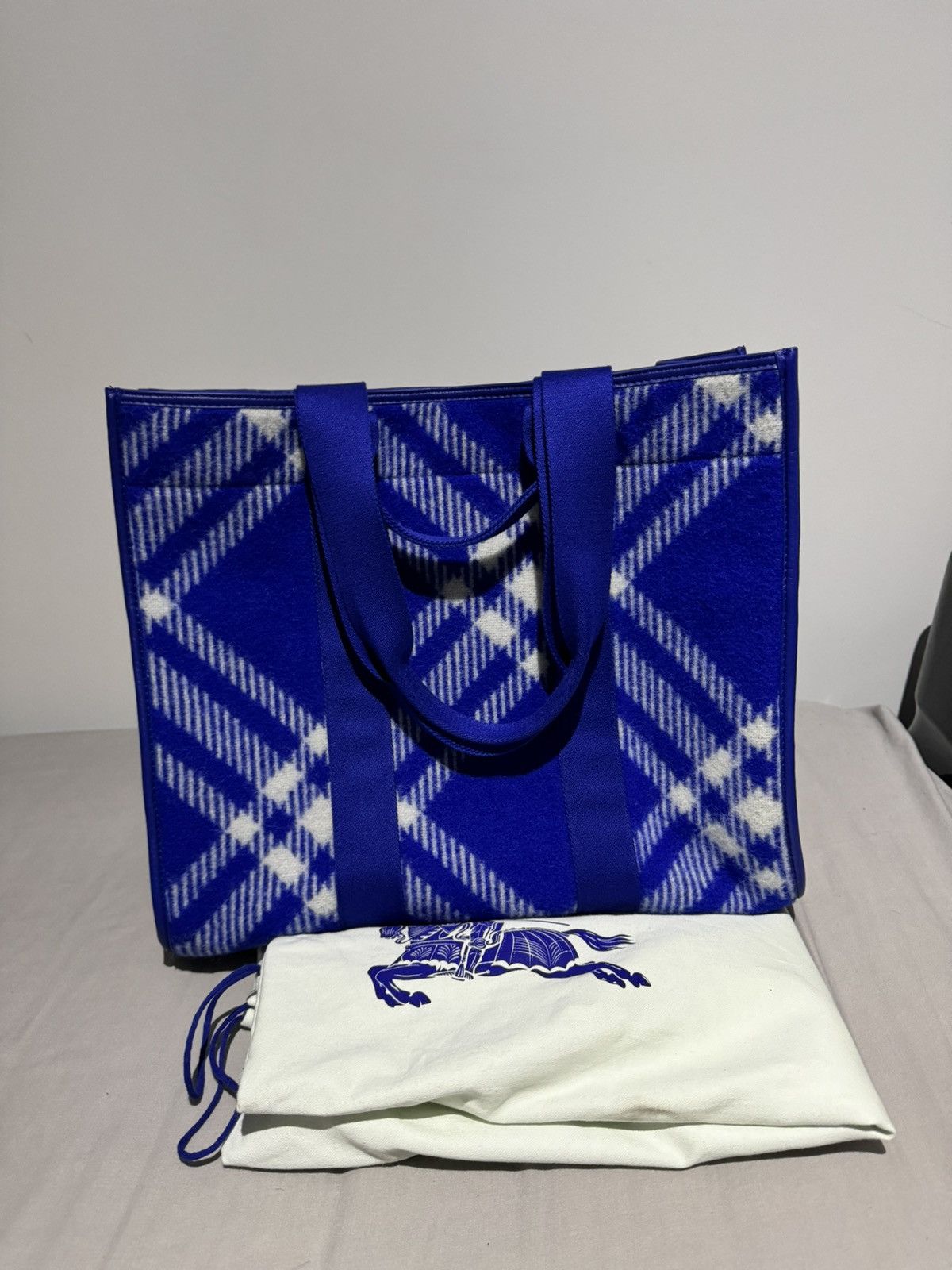 Burberry Burberry Jacquard Check Wool Tote Bag Size ONE SIZE - 2 Thumbnail