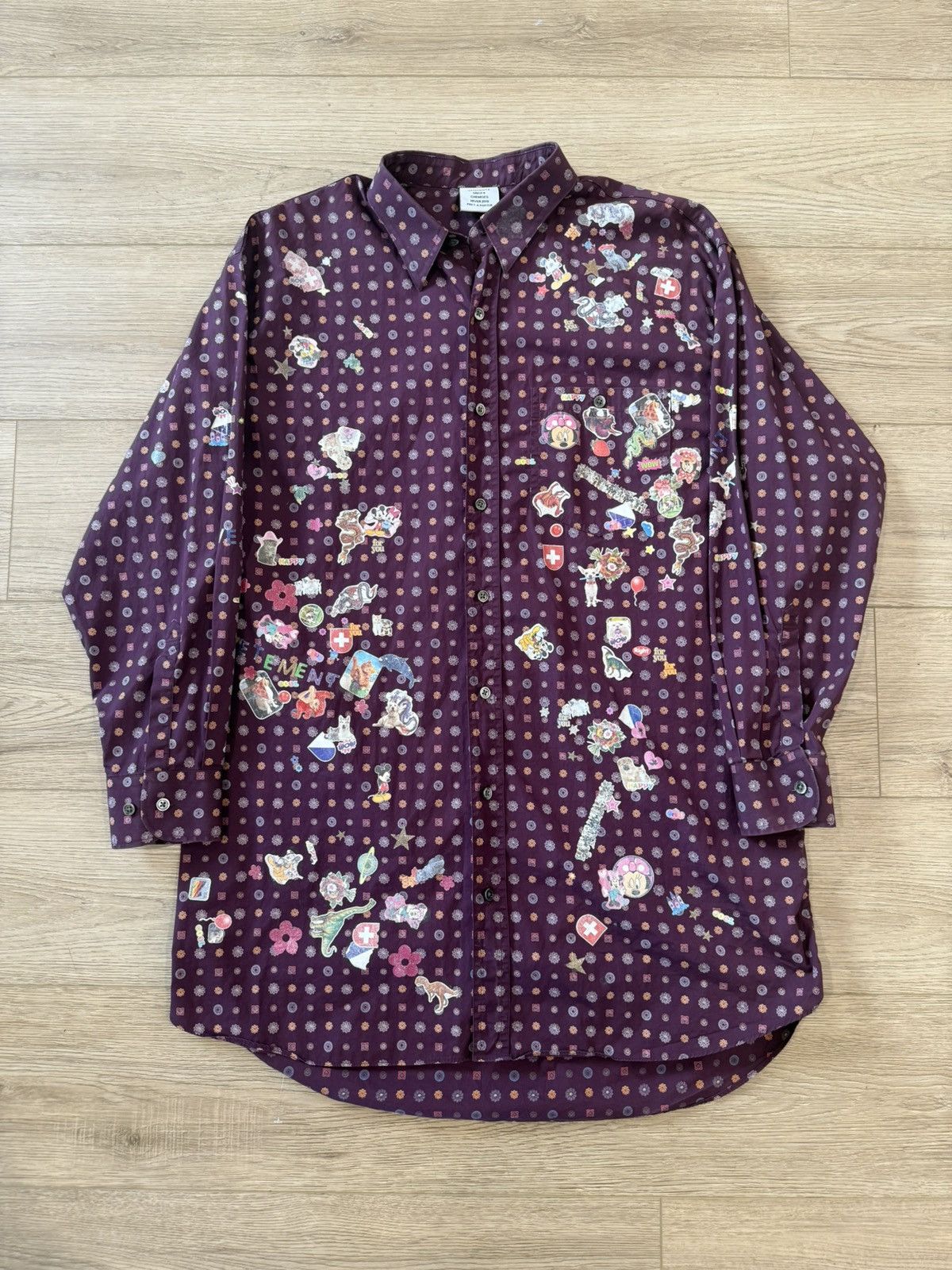 Vetements Vetements Sticker Button Up Shirt Size US S / EU 44-46 / 1 - 1 Thumbnail