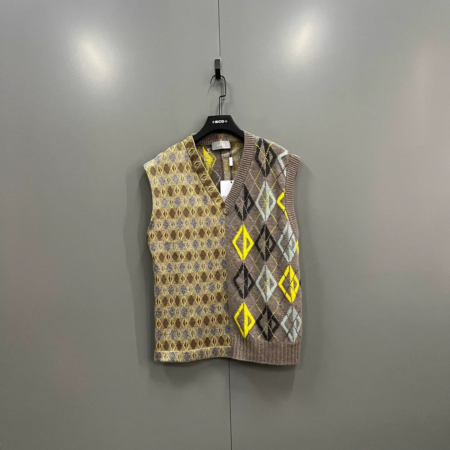 Dior dior v-neck knitted vest with pattern Size US XS / EU 42 / 0 - 1 Thumbnail
