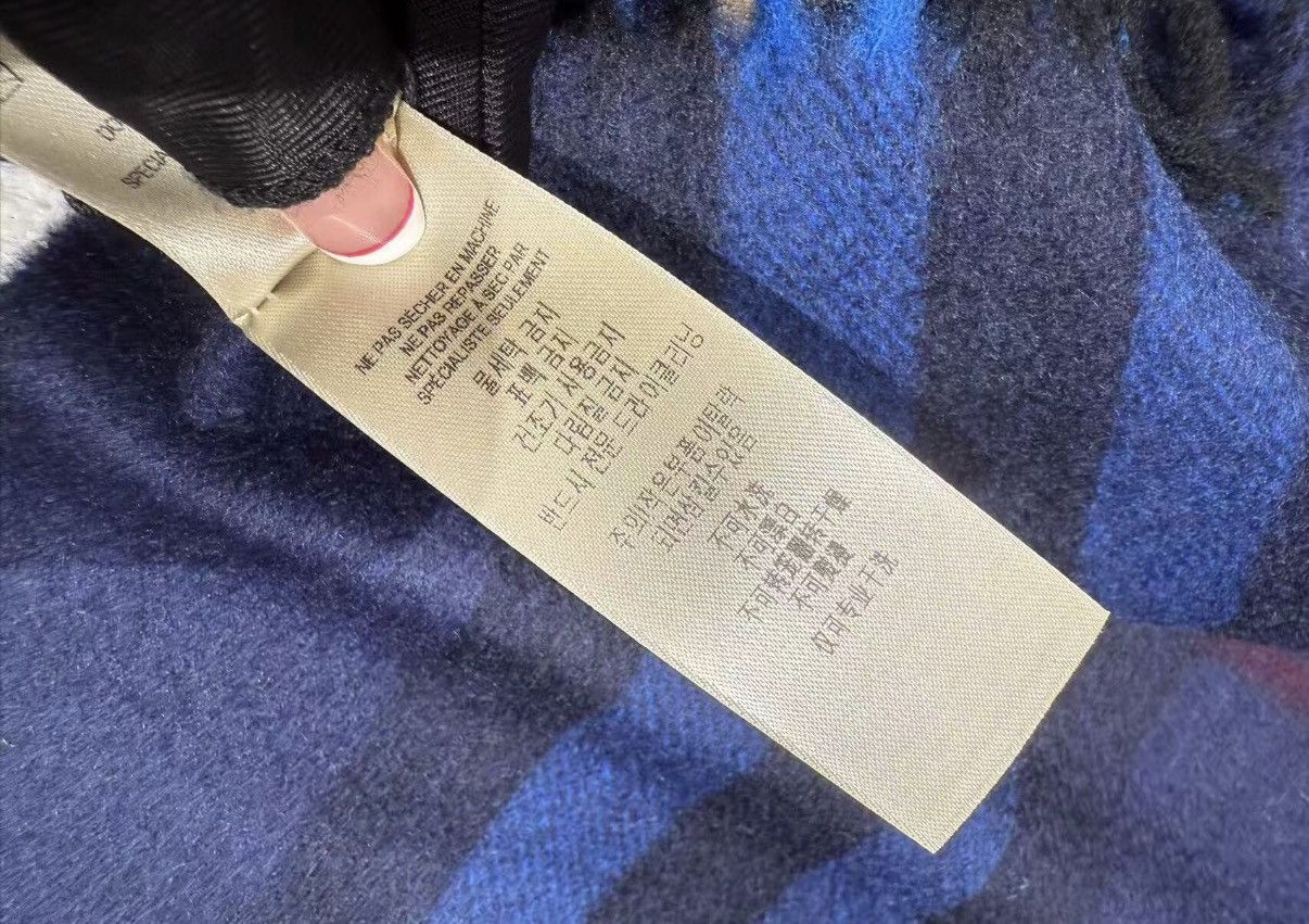 Burberry Brand new with tags Size ONE SIZE - 6 Thumbnail