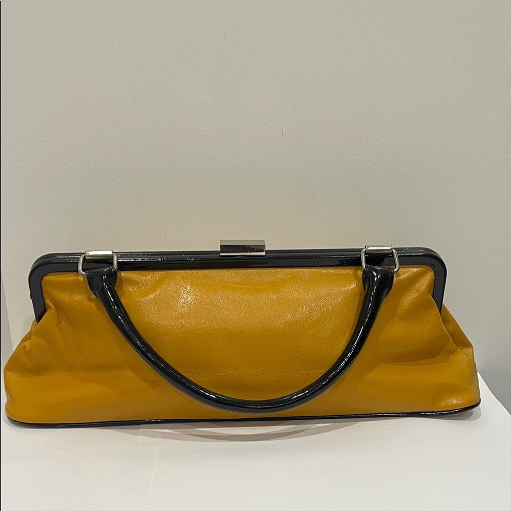 The Unbranded Brand Retro yellow and black handbag. Size ONE SIZE - 2 Thumbnail