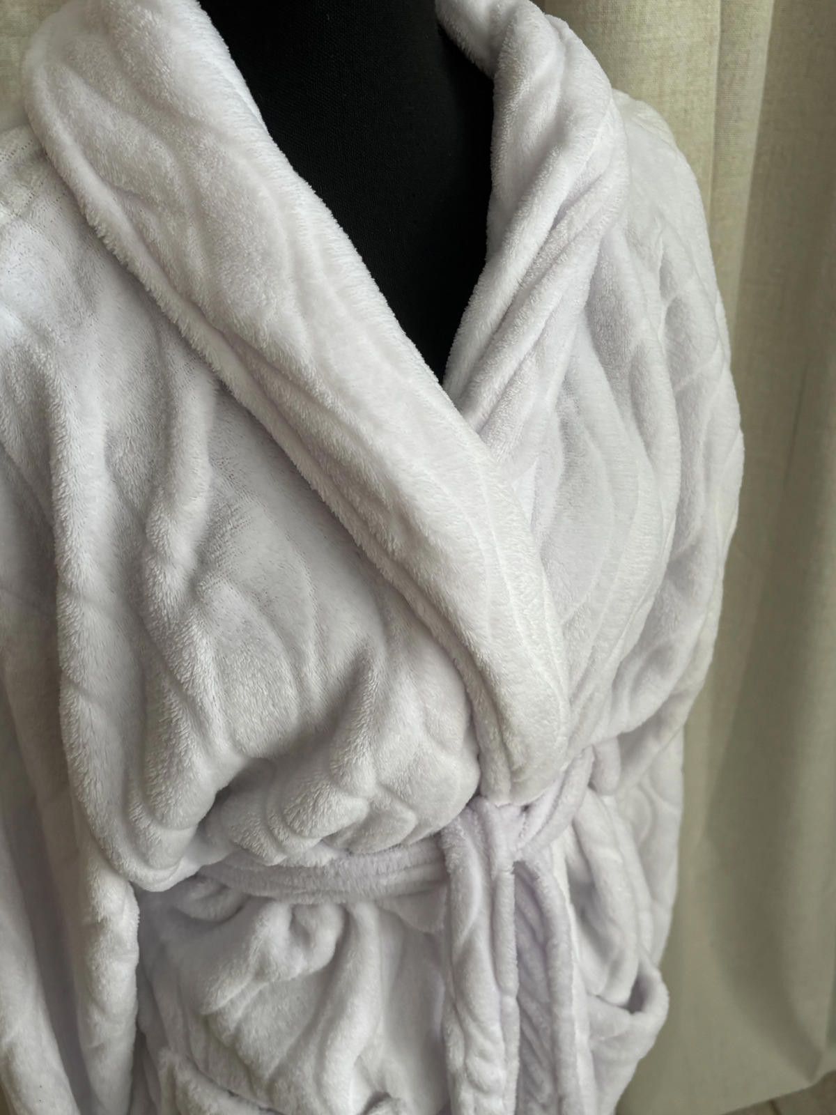 Other White Plush Bathrobe with Belt and Pockets Size ONE SIZE - 2 Thumbnail