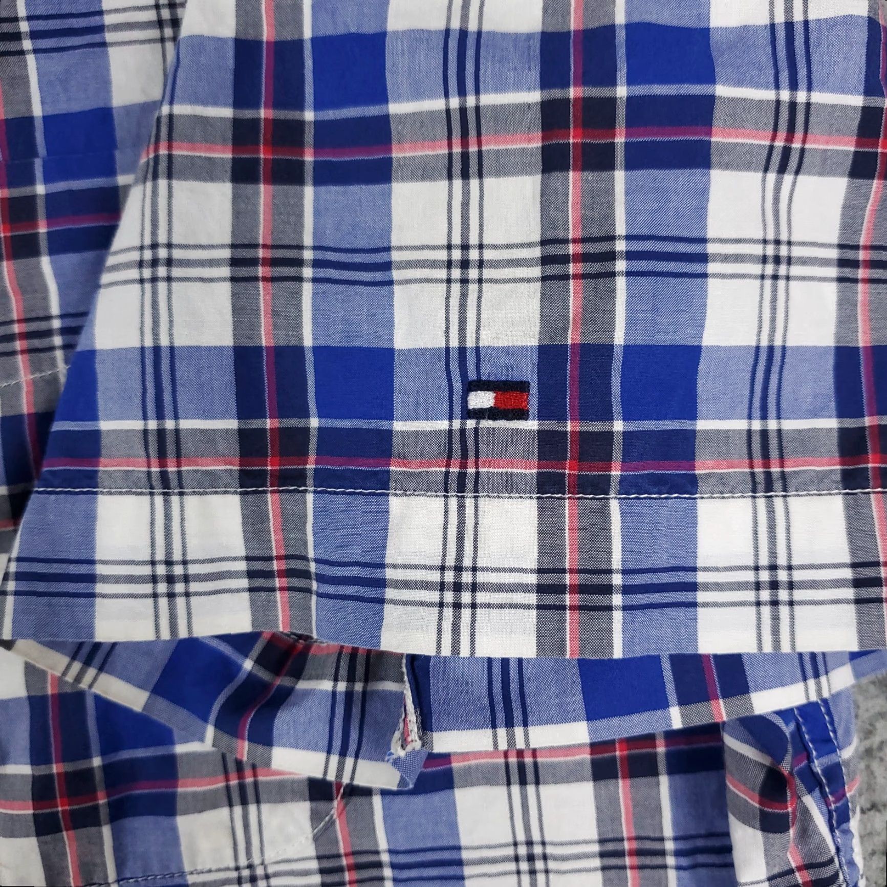Tommy Hilfiger Tommy Hilfiger Button-Up Shirt Mens Large Blue Plaid Short Sleeve Classic Fit Size US L / EU 52-54 / 3 - 3 Thumbnail