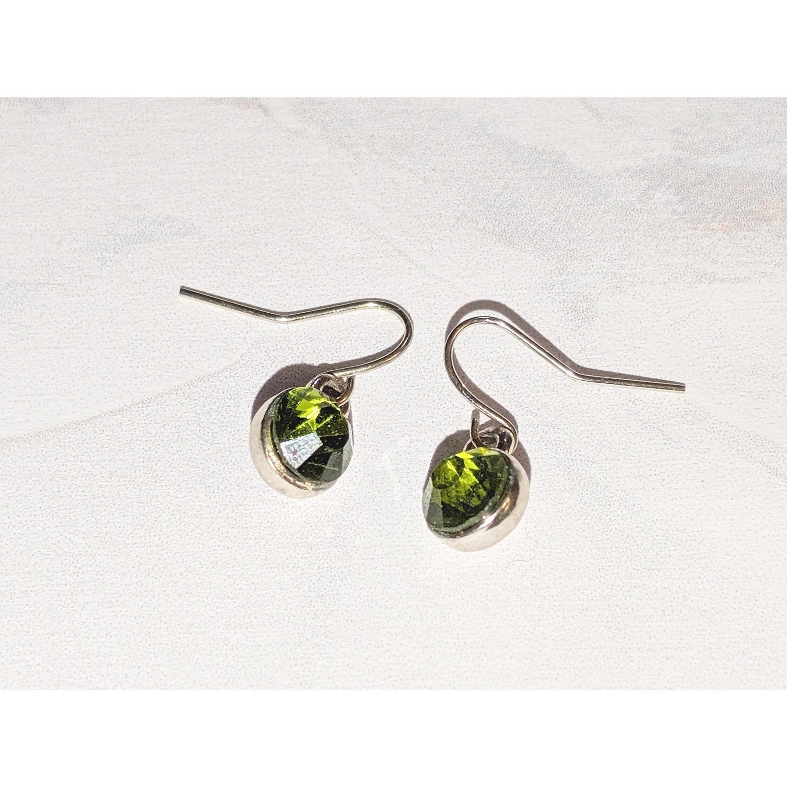 Vintage VTG 1980 Silver-Tone Faux Peridot Birthstone Dangle Earrings Size ONE SIZE - 2 Thumbnail