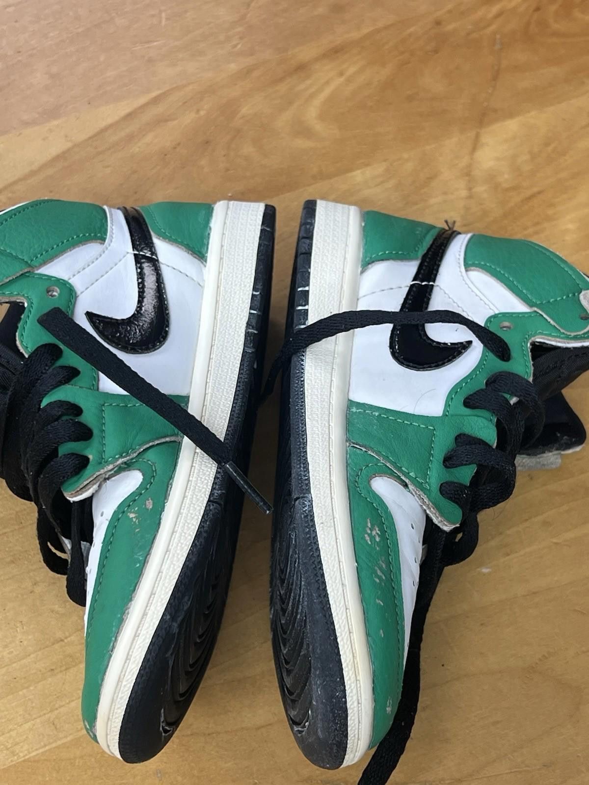 Jordan Brand Nike Air Jordan Retro 1 High Lucky Green Size 2Y CU0449-300 Size US 5 / EU 37 - 7 Thumbnail