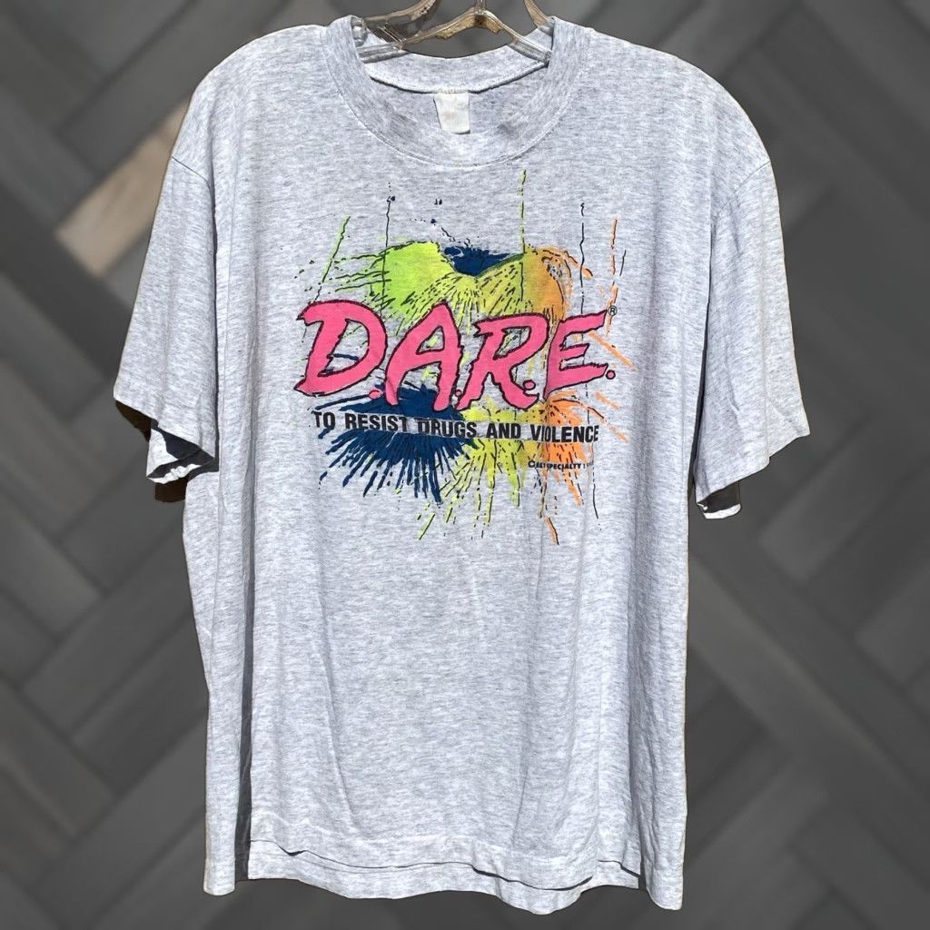 Fruit Of The Loom VINTAGE Fruit of the Loom T-Shirt DARE 1994 Gray Neon Marin County Sheriff XL Men Graphic Tee 1990s Size US XL / EU 56 / 4 - 1 Thumbnail