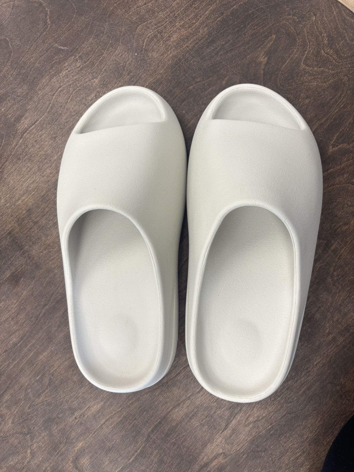Yeezy Yeezy Slide YS-01 “Cream” – Size 8 (Brand New) Size US 8 / EU 41 - 3 Thumbnail