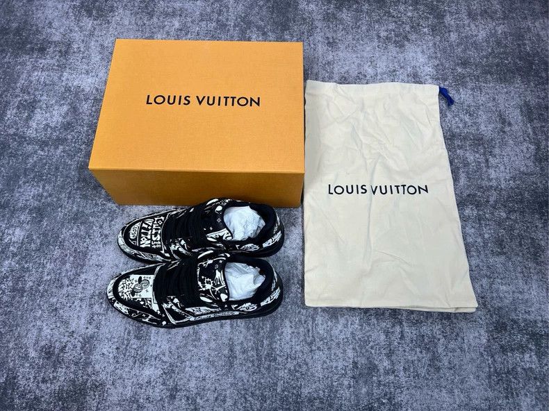 Louis Vuitton Louis Vuitton TRAINER Black and White Graffiti Cartoon Boa Size US 8 / EU 41 - 1 Thumbnail