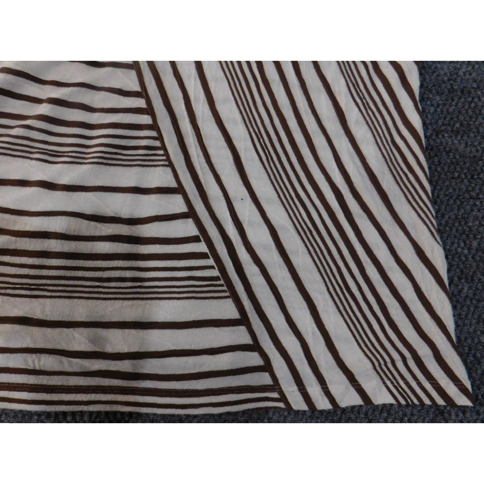 Vintage Alfred Dunner Shirt Womens 1X Beaded Neckline Short Sleeve Striped Brown White Jersey Knit - Scoop Neck Size XL / US 12-14 / IT 48-50 - 5 Thumbnail