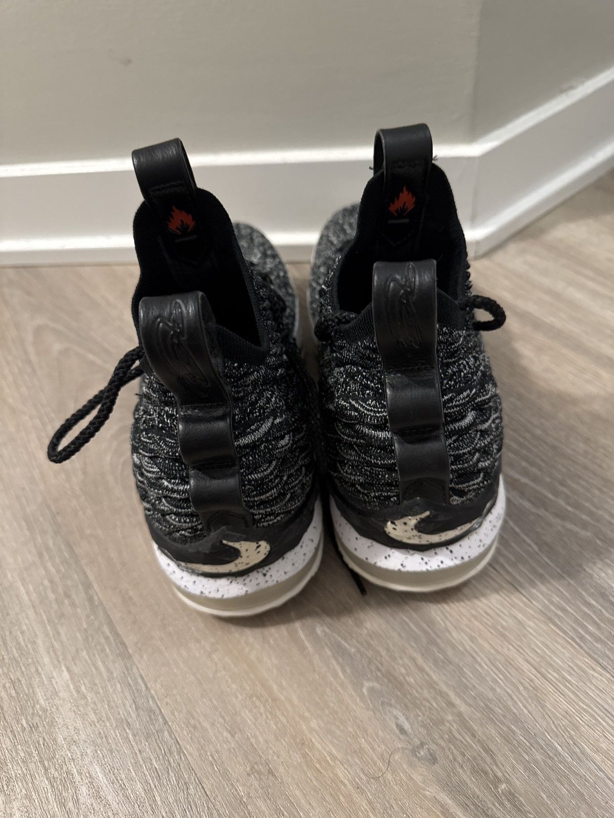 Nike Nike LeBron 15 Ashes Size US 8.5 / EU 41-42 - 4 Thumbnail
