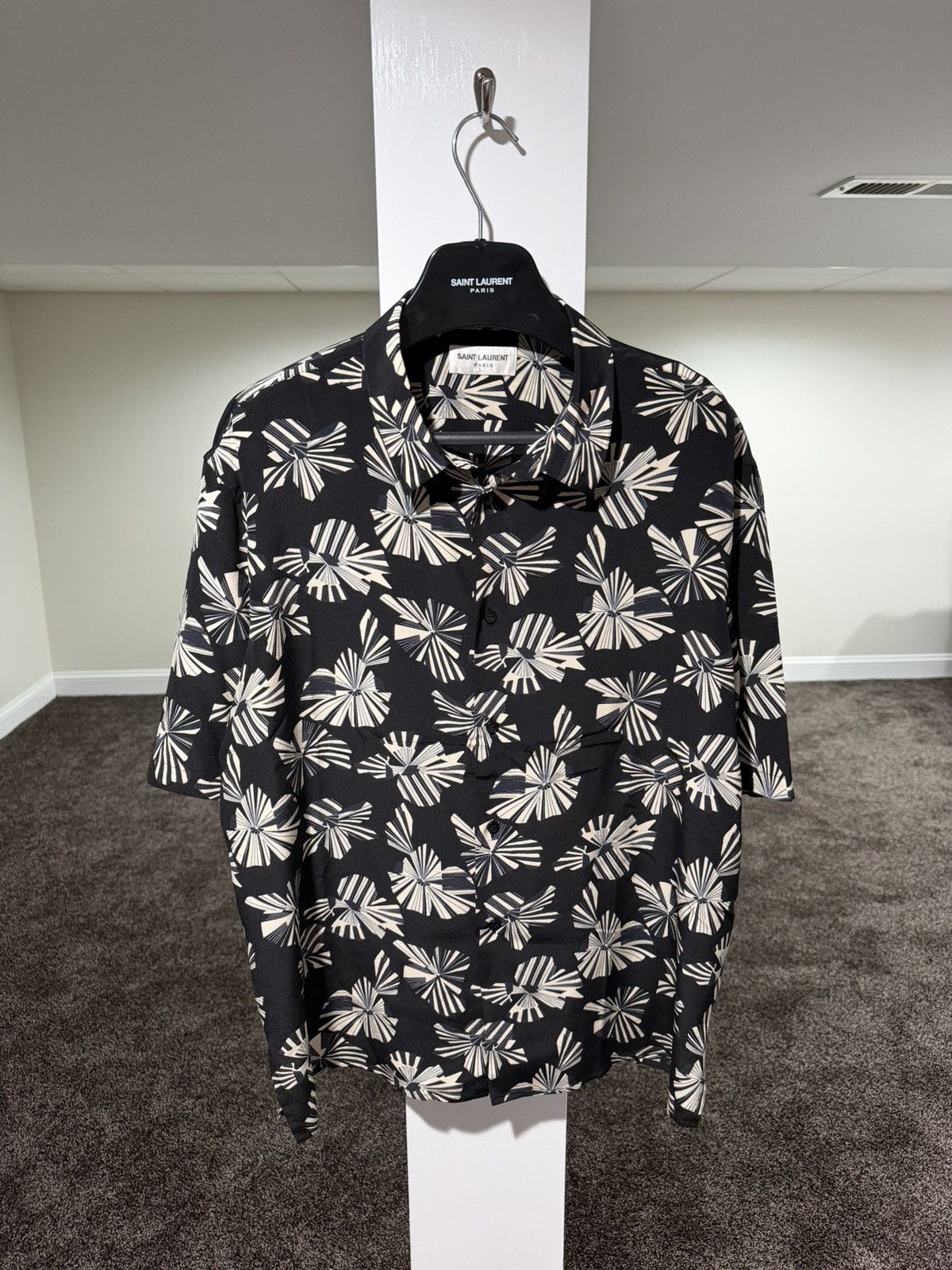 Saint Laurent Paris Saint Laurent Paris Imprime Fleur Origami Print Black Shirt Size US L / EU 52-54 / 3 - 1 Thumbnail