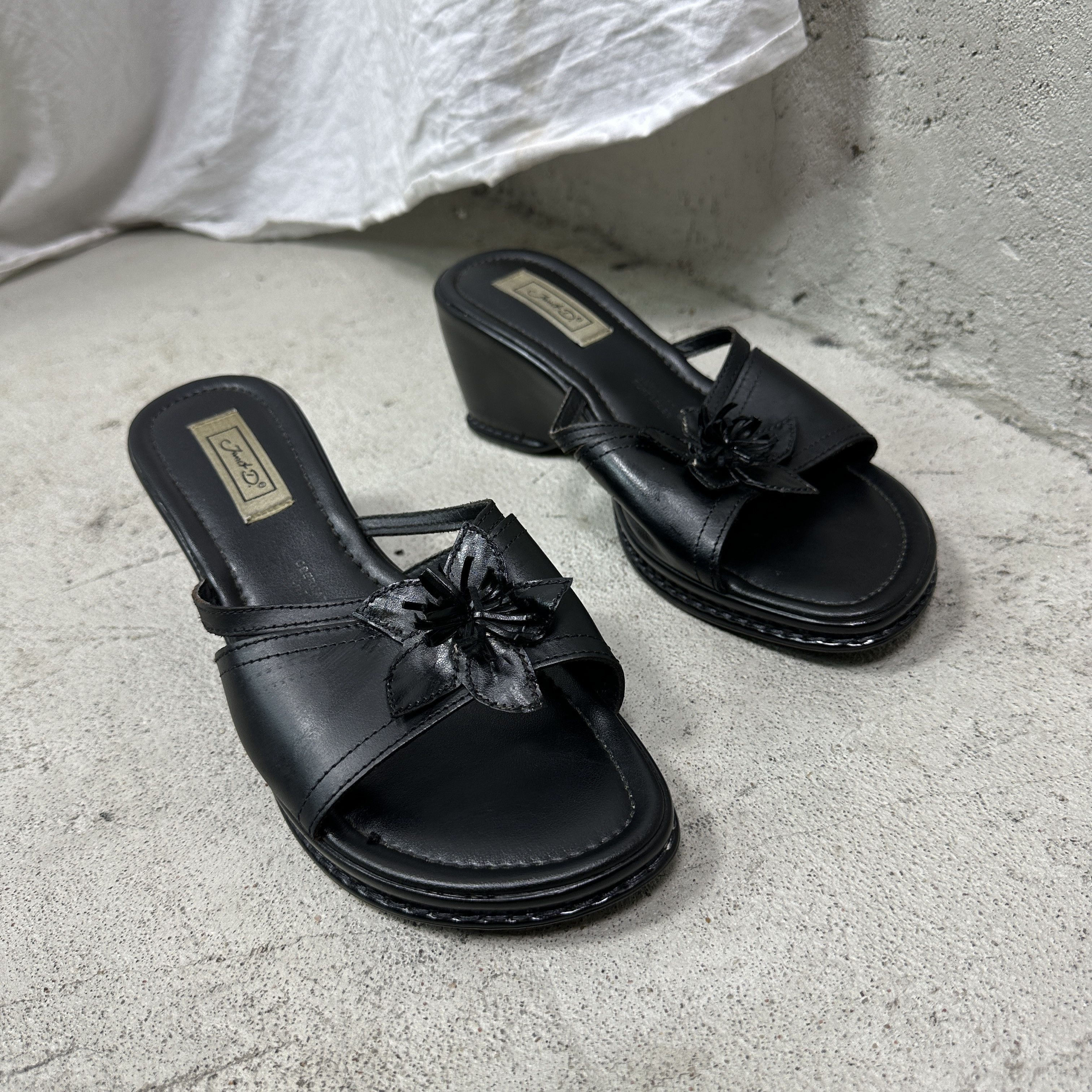 Vintage Vintage Avant Garde Leather Flower Flip Flops Y2K Size US 11 / IT 41 - 3 Thumbnail