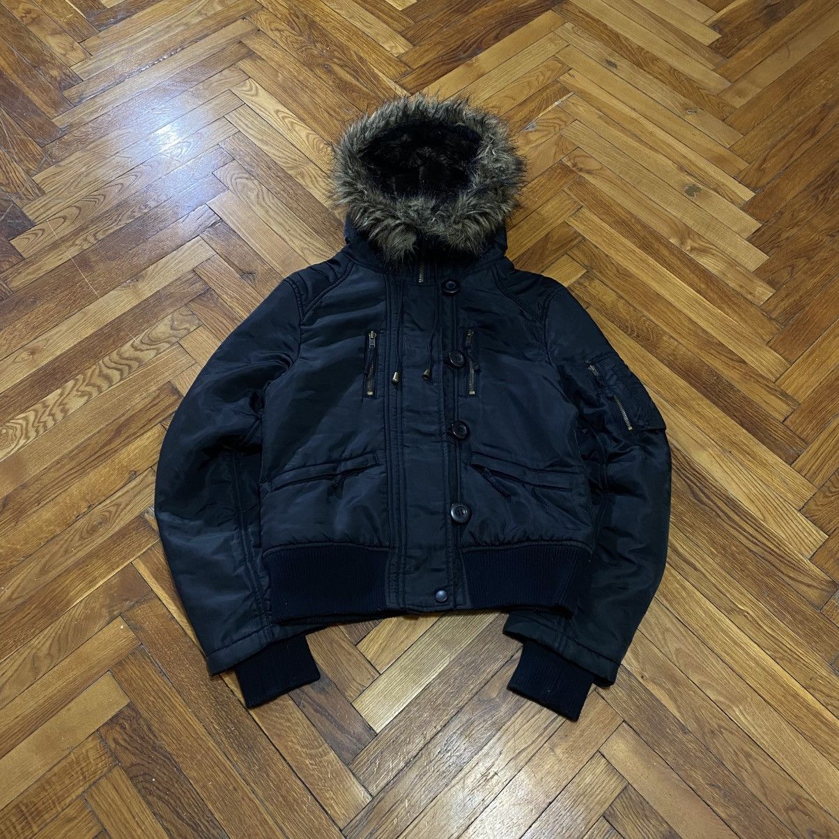 Le Grande Bleu (L.G.B.) Vintage Black Fur Hood Cropped Alaska Bomber Jacket Y2K Size US S / EU 44-46 / 1 - 1 Thumbnail