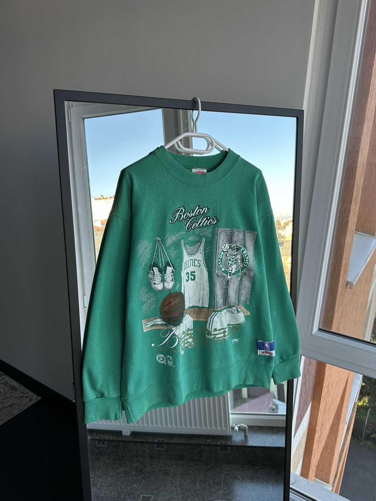 Vintage 90s Basketball Nutmeg Sweatshirt NBA USA Size M