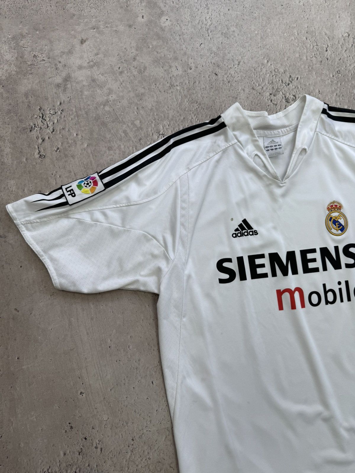 Adidas BLOCKCORE💯💯Adidas Y2K Real Madrid 2004-05 Home jersey Size US L / EU 52-54 / 3 - 2 Thumbnail