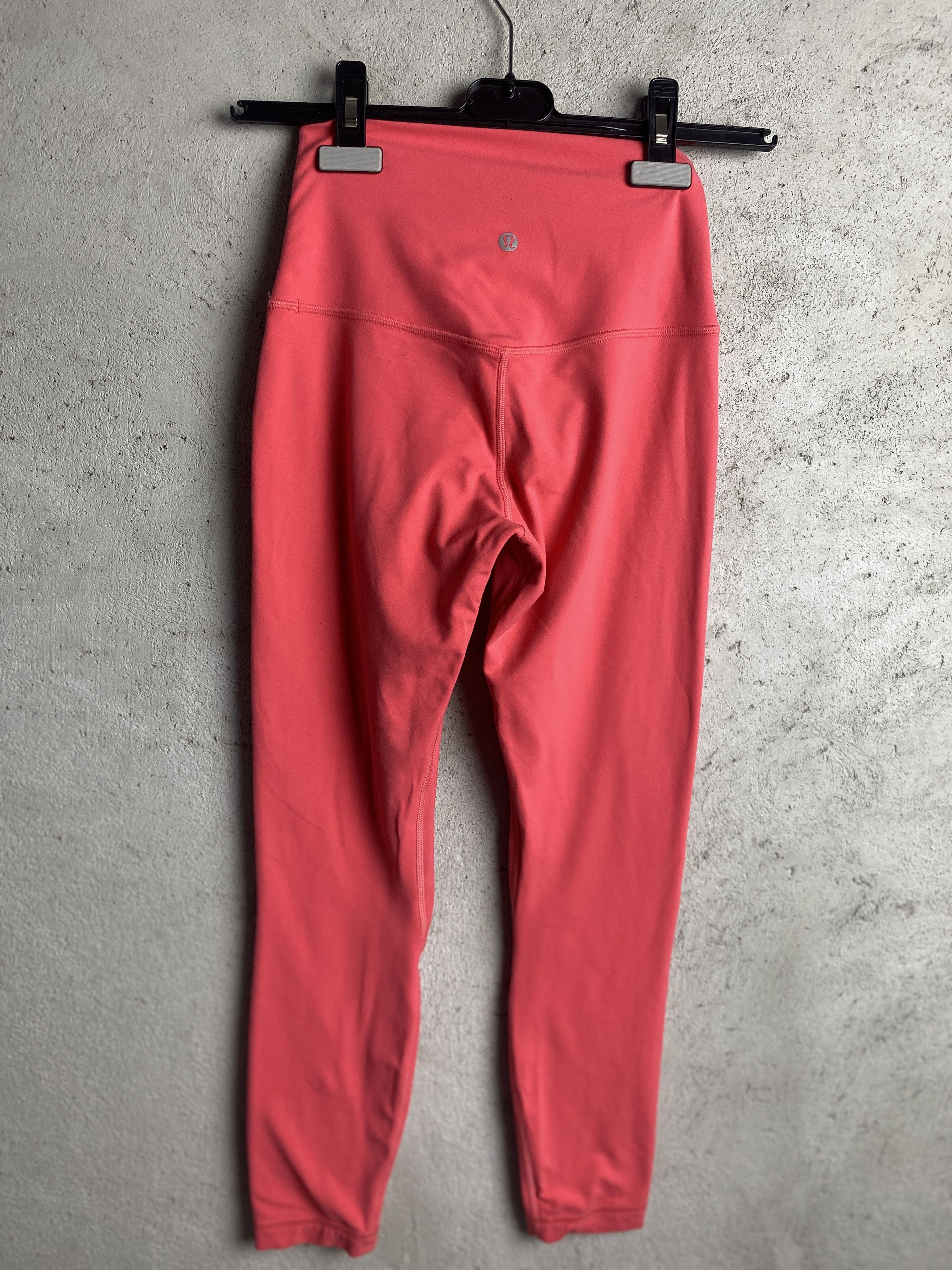 Lululemon Lululemon leggings sport yoga pilates gym Size 27" / US 4 / IT 40 - 1 Thumbnail