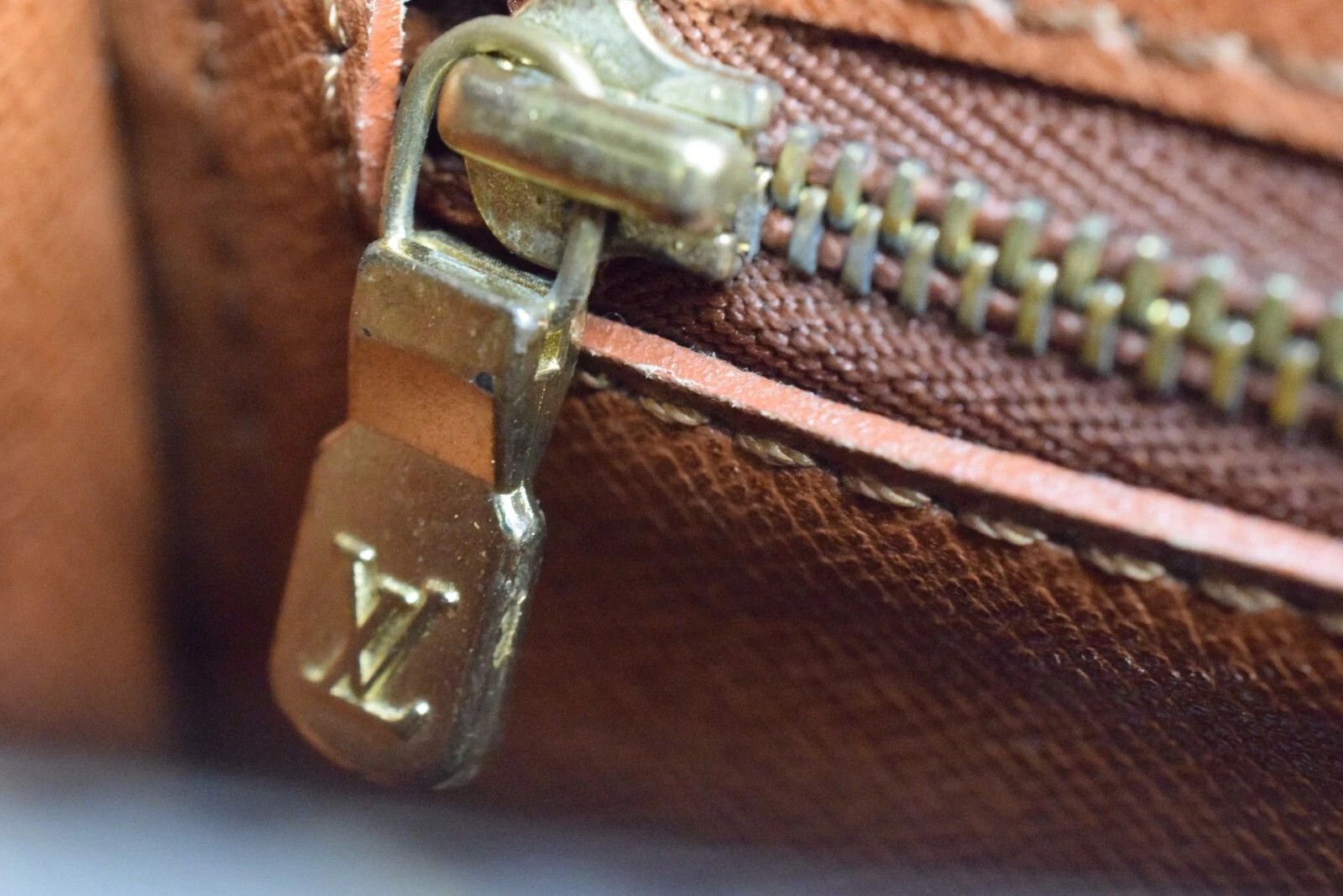Louis Vuitton Louis Vuitton Saint Cloud GM Monogram Shoulder Bag M51242 Size ONE SIZE - 16 Thumbnail