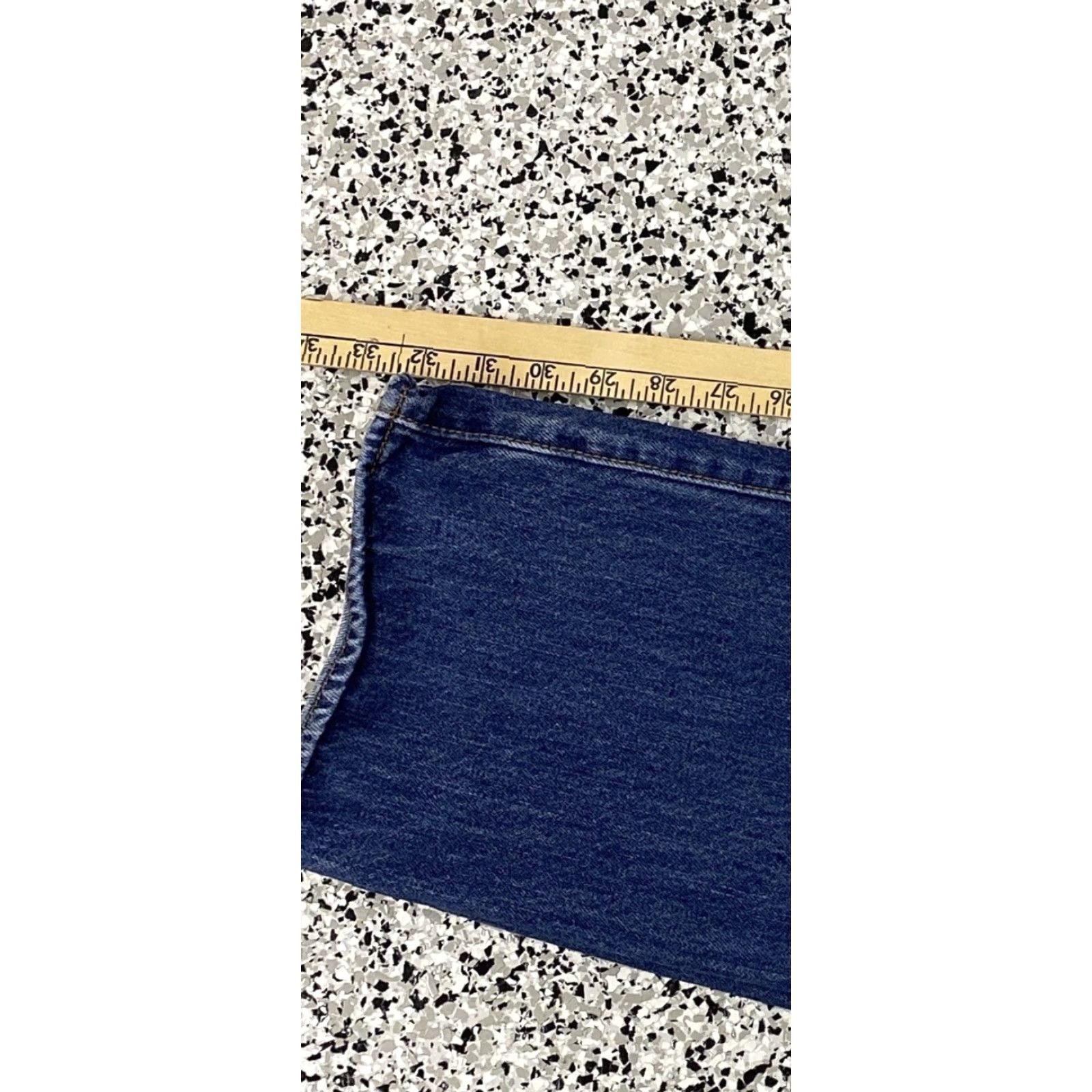 Levi's VINTAGE Levi's 501 Jeans Mens 35x32.5 Blue Straight Button Fly Denim XX Regular Rise Mid Size US 35 - 7 Thumbnail