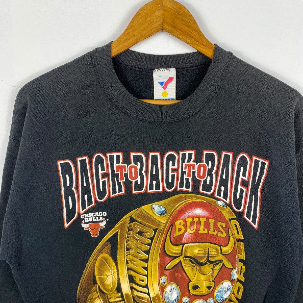 NBA × Vintage Vintage 90's CHICAGO BULLS Back To Back Champion Crewneck Size US L / EU 52-54 / 3 - 2 Thumbnail